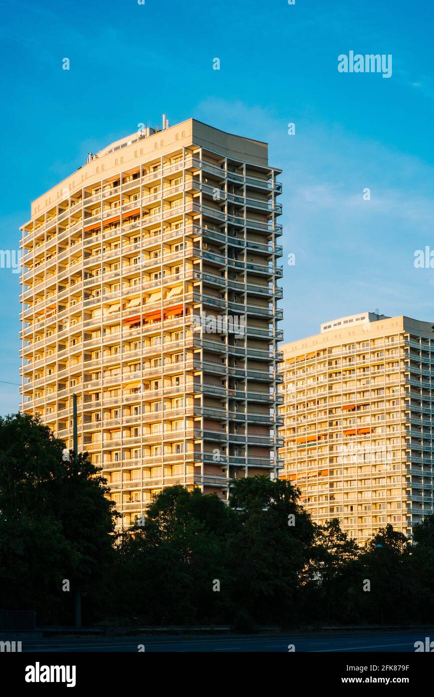 Froschlache Apartment Towers a Ludwigshafen, Germania. Le 4 torri iconiche furono costruite nel 1962 su progetto dell'architetto Heinrich Schmitt. Foto Stock