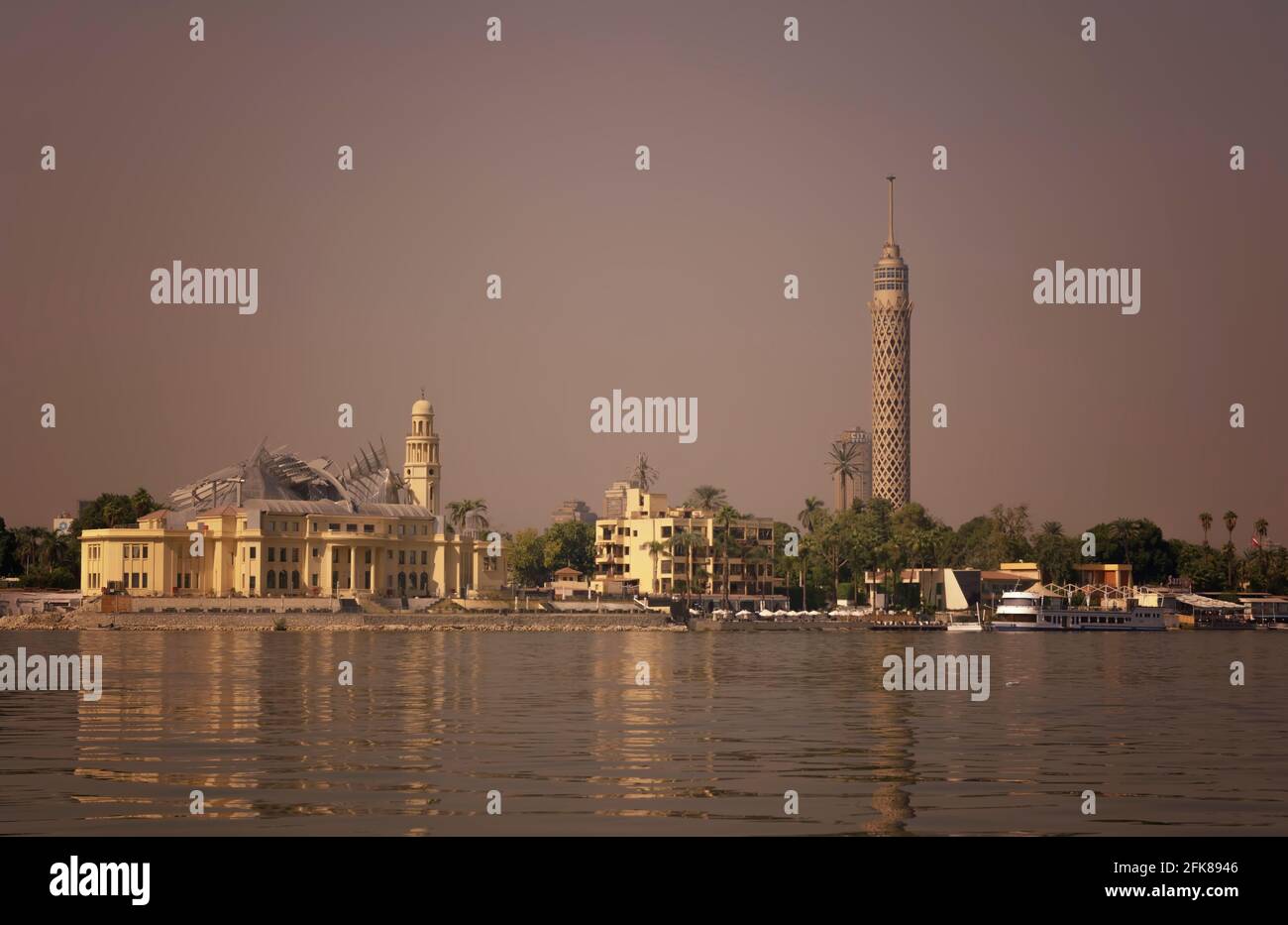 Vista del Cairo dal fiume Nilo, Egitto. Foto Stock