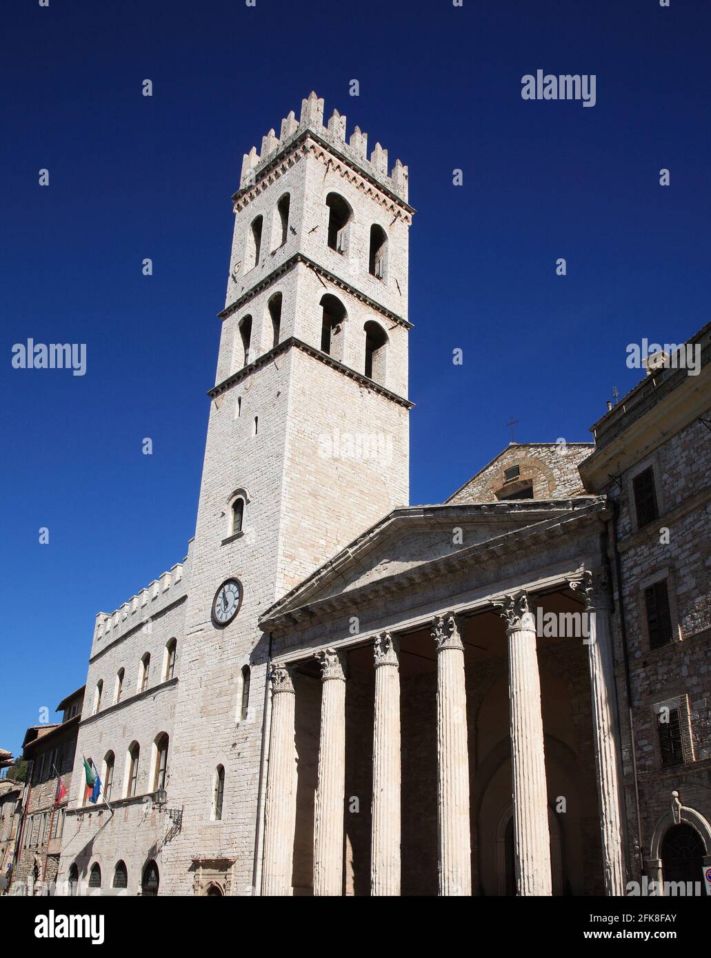 Santa Maria sopra Minerva und Tempel der Minerva, Assisi, Umbria, Italien Foto Stock