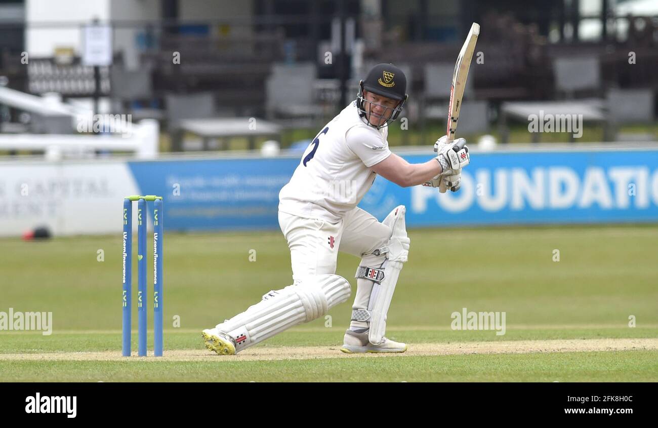 Hove UK 29 aprile 2021 - ben Brown batting per Sussex contro Lancashire il primo giorno della partita del campionato LV= Insurance County Championship al 1° terreno della contea centrale di Hove . : Credit Simon Dack / Alamy Live News Foto Stock