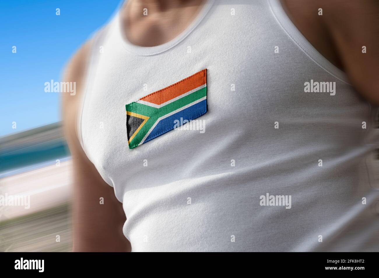 La bandiera nazionale del Sudafrica sul petto dell'atleta Foto Stock