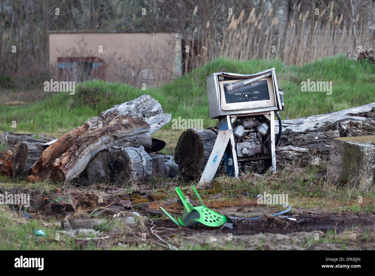 Broken petrol pump immagini e fotografie stock ad alta risoluzione - Alamy