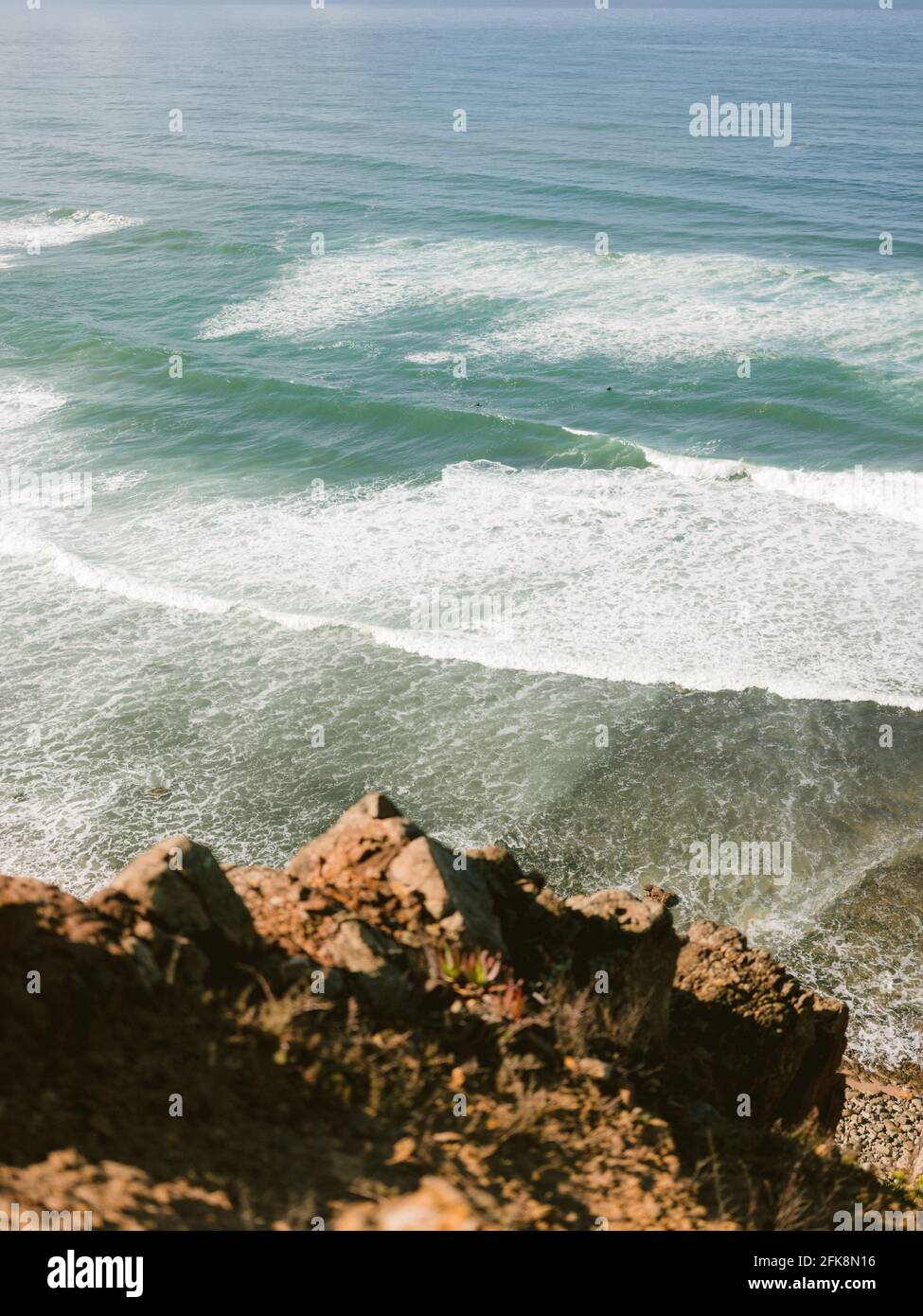 Ericeira punto di vista dell'oceano in Portogallo - pastello colorato Fotografia di viaggio Europa Foto Stock