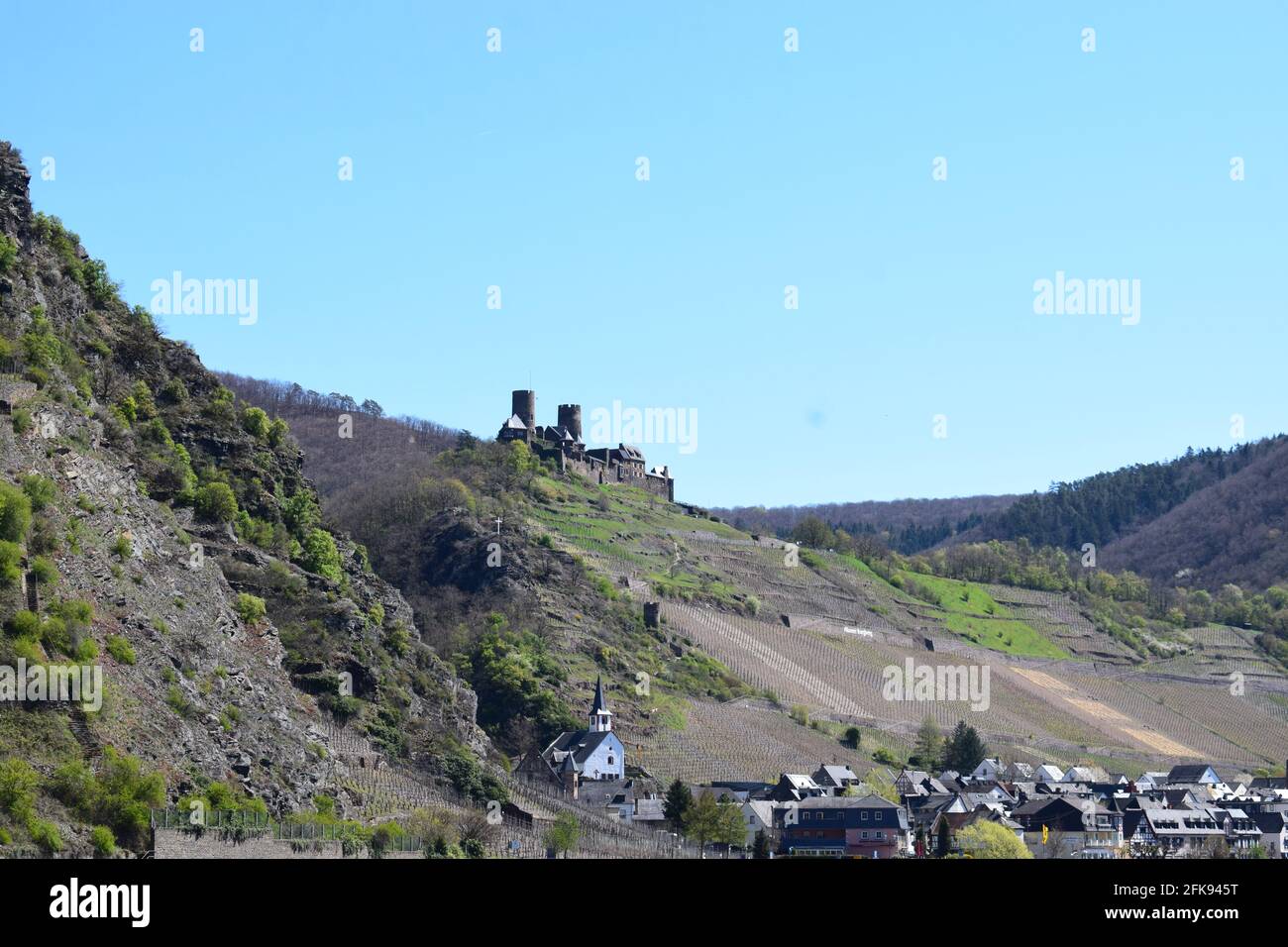 Burg Thurant con terrazze vigneto in primavera Foto Stock
