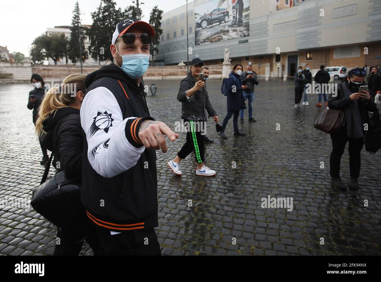 Roma, Italia. 29 Apr 2021. Roma, RAID di rap Clementino al Flash MOB di Assodanza in Piazza del Popolo, in occasione della Giornata Internazionale della Danza PPictured: Credit: Independent Photo Agency/Alamy Live News Foto Stock