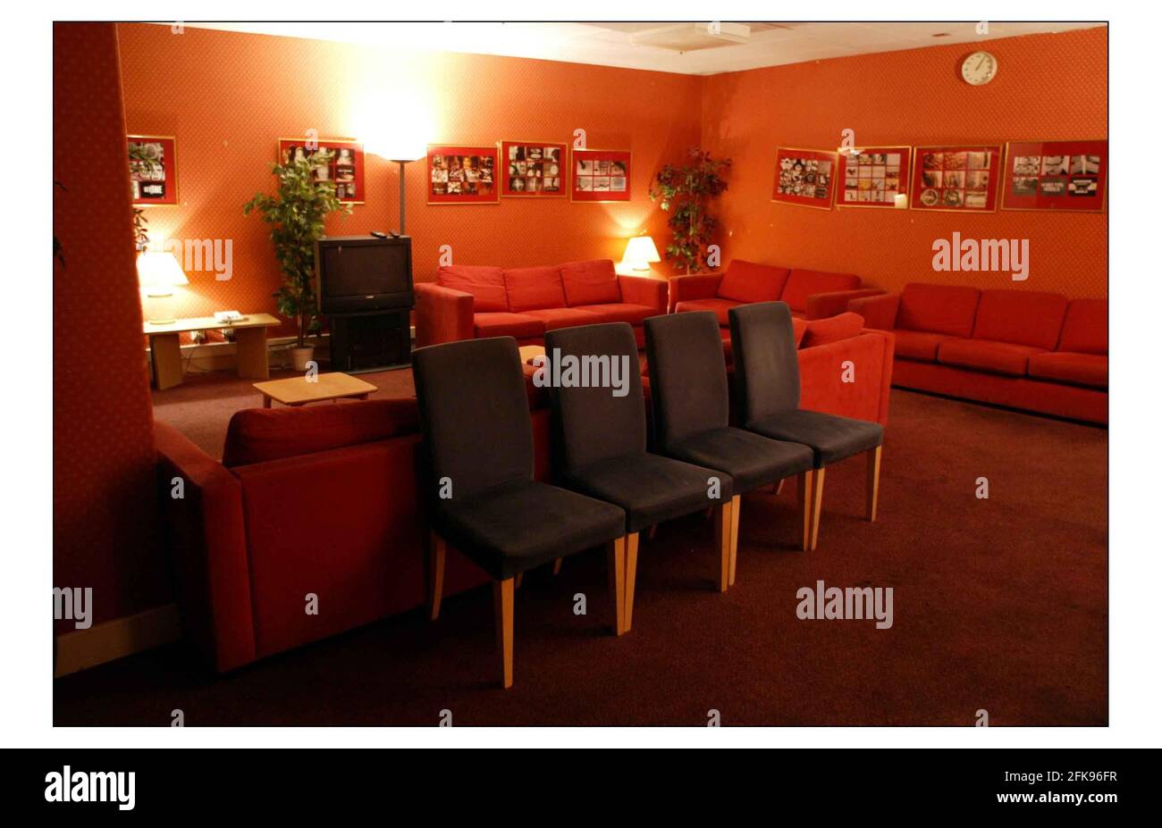 Old Green Room...i BBC Studios hanno completato la prima fase di un progetto per riprogettare le aree di lavoro e relax. I nuovi spogliatoi, le Green Rooms e le Superstar Suite sono stati progettati per creare spazi funzionali e funzionali. pic David Sandison 14/11/2003 Foto Stock