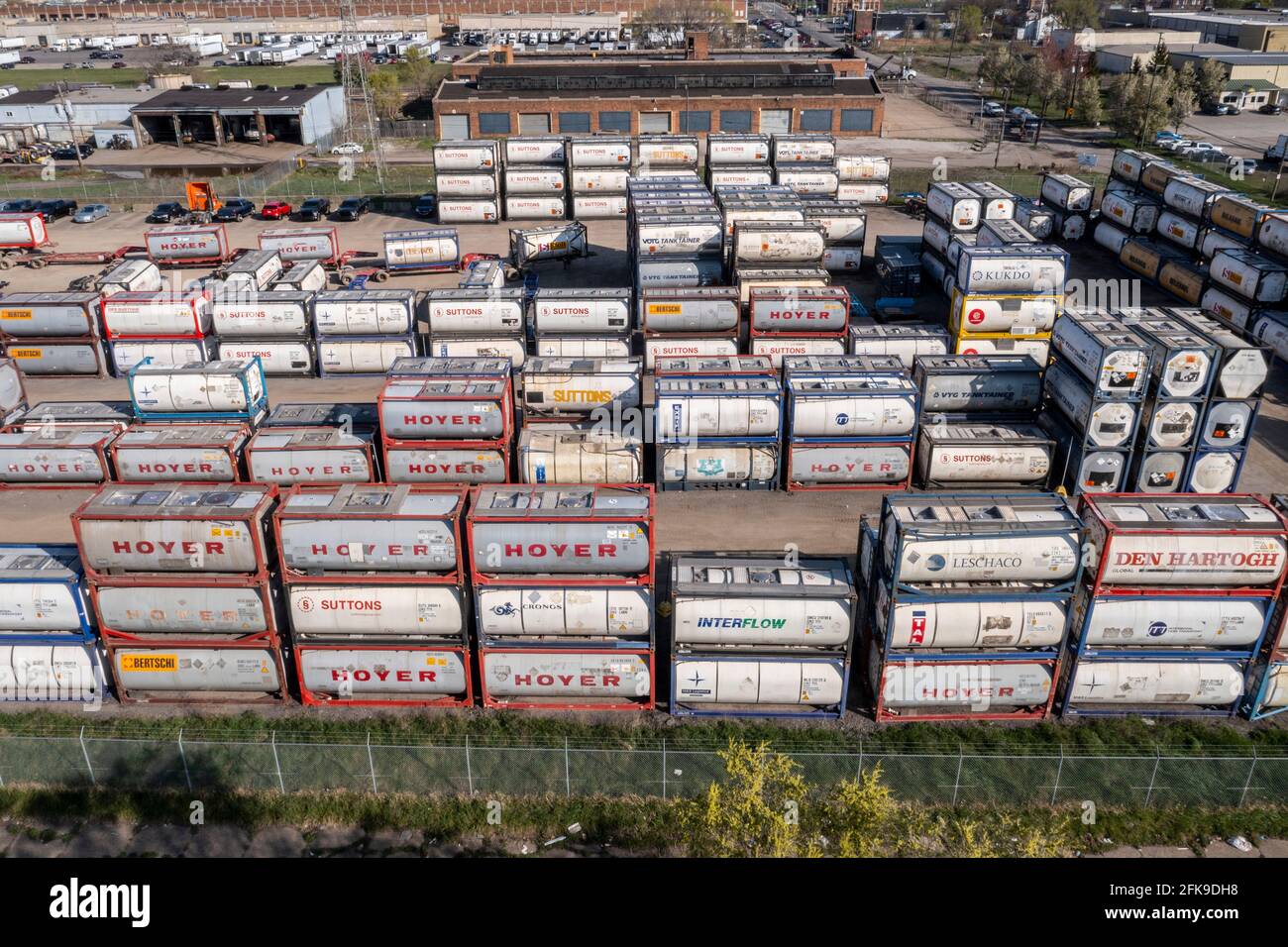 Detroit, Michigan - contenitori per la spedizione di carri armati presso il terminal globale di Boasso Foto Stock