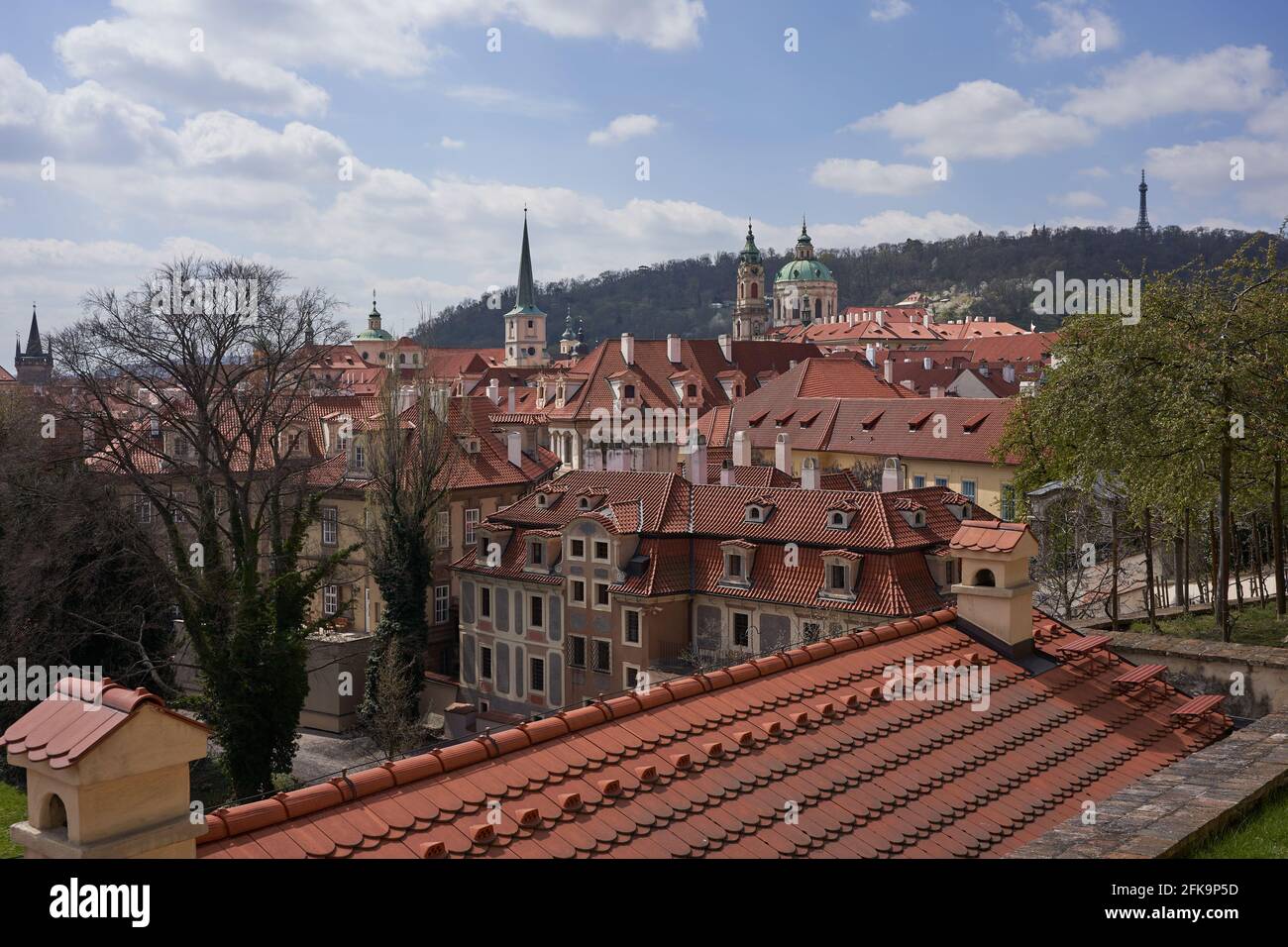 Praga, Repubblica Ceca - 23 aprile 2021 - Vista di Praga dal Giardino di Fürstenberg Foto Stock