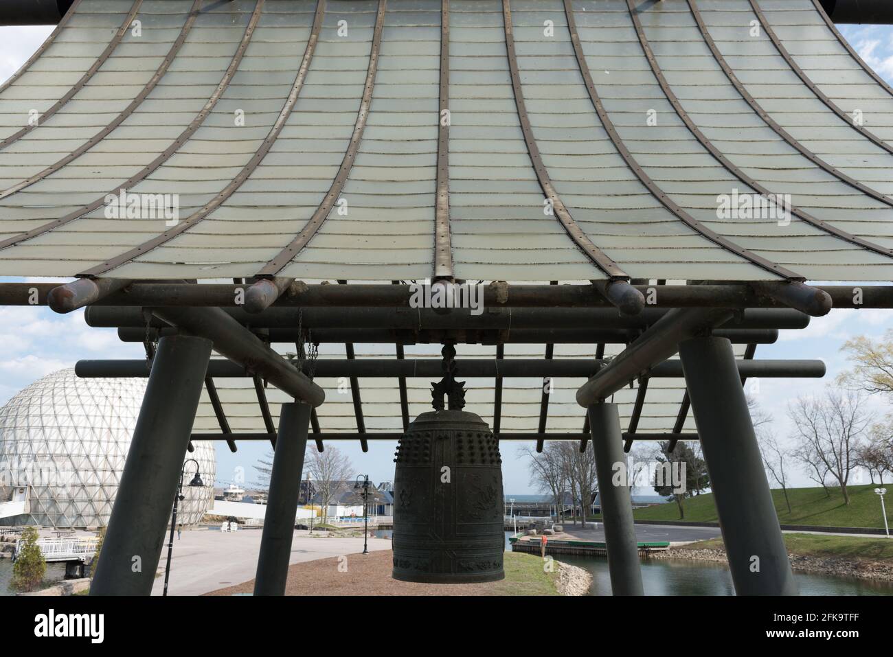 La Campana del Tempio a Ontario Place feat. belfry Foto Stock