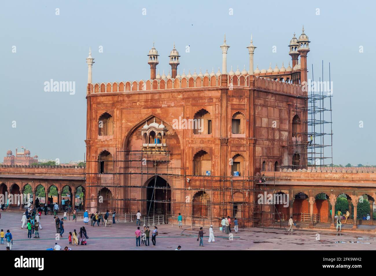 DELHI, INDIA - 22 OTTOBRE 2016: Porta della moschea Jama Masjid nel centro di Delhi, India. Foto Stock