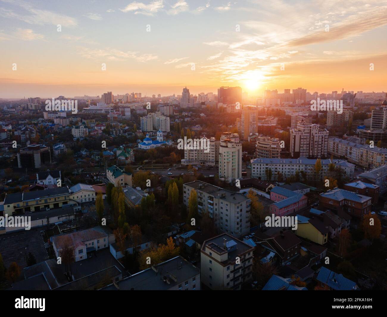Evening autumn Voronezh cityscape at sunset, aerial view. Foto Stock