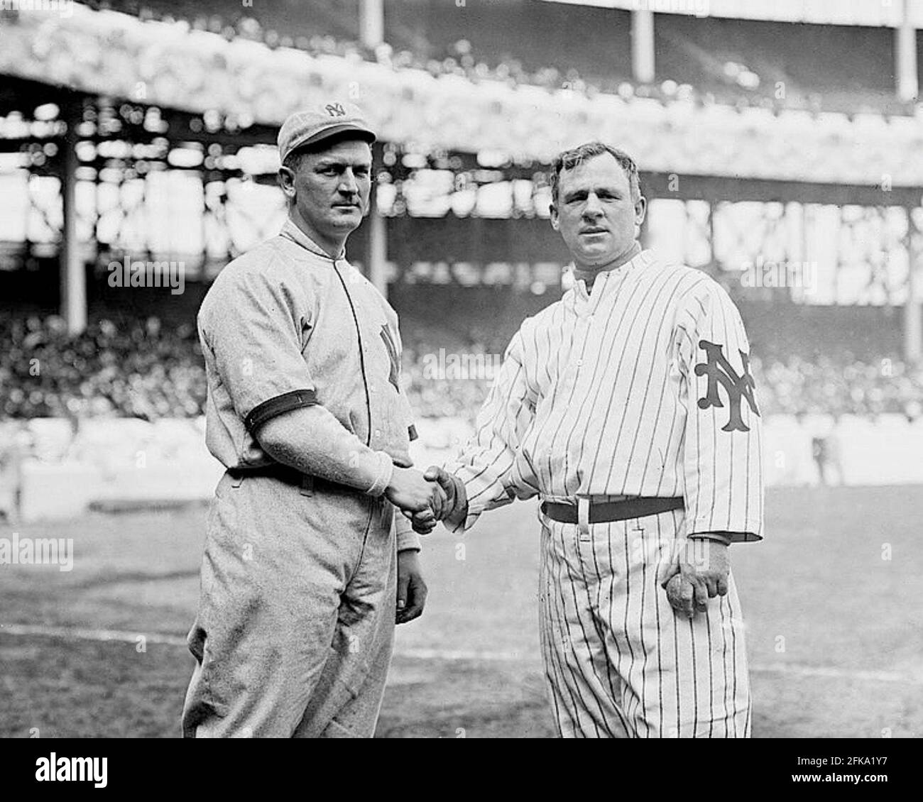 Harry Wolverton, New York Highlanders e John McGraw, New York Giants, al Polo Grounds New York, 21 aprile 1912. Foto Stock