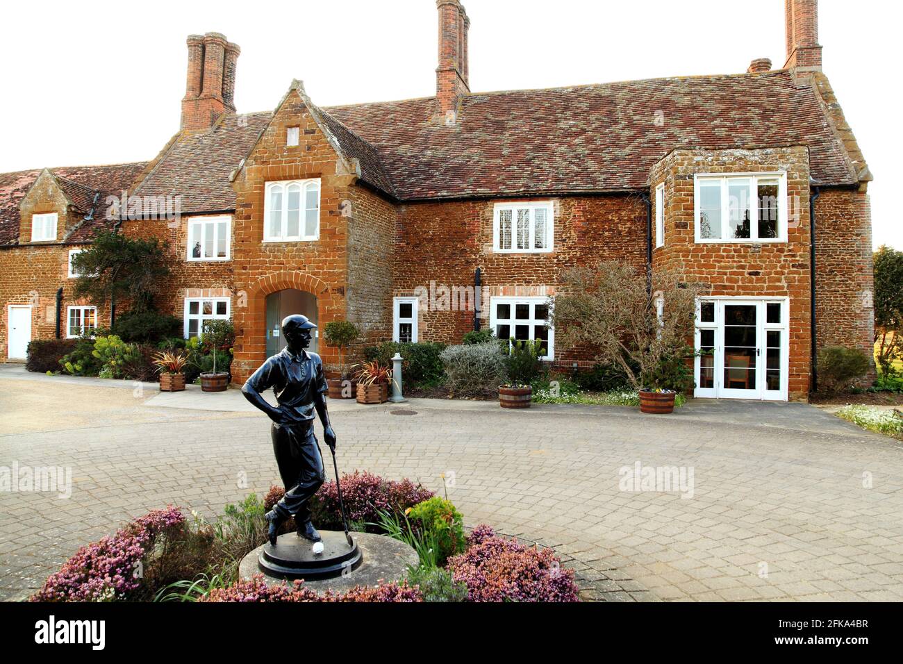 Heacham Manor Hotel, hotel campo da golf, statuette golfer, hotel golf, hotel, Norfolk, Inghilterra, Regno Unito Foto Stock