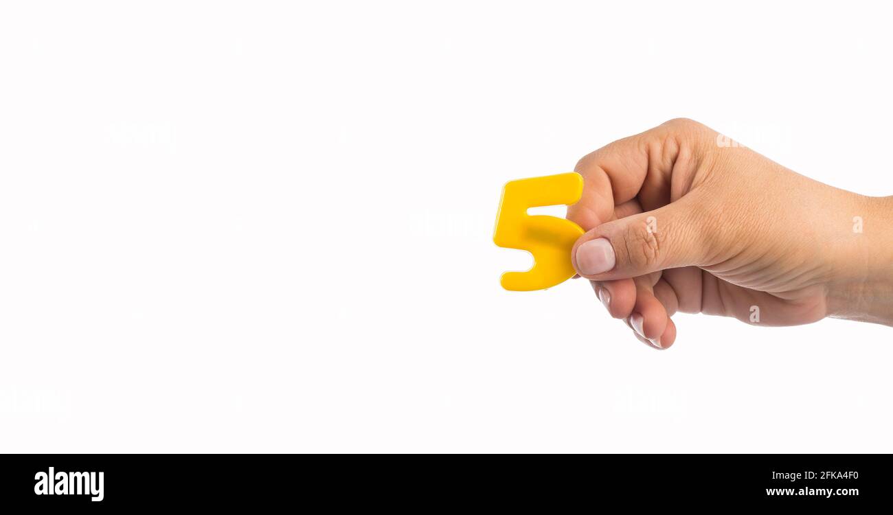 Numero 5 in plastica, maniglie - spazio testo Foto Stock