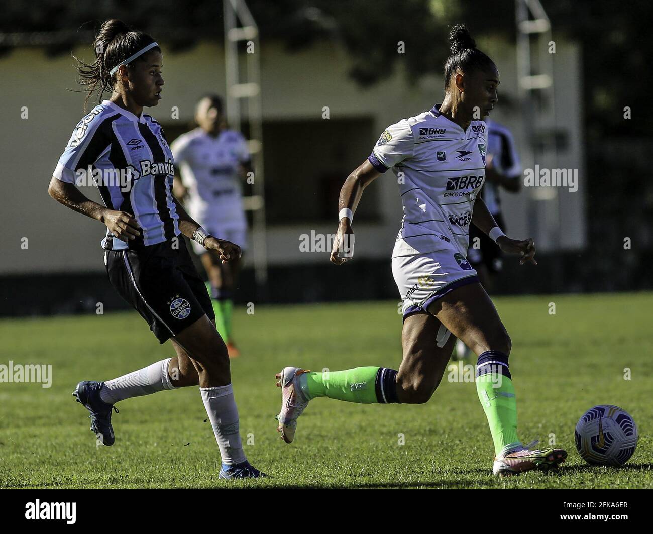 Gravatai, Rio Grande do sul, Brasile. 29 Apr 2021. Gravatai (RS), 29/04/2021 Ã¢â‚¬' FUTEBOL/CAMPEONATO BRASILEIRO/FUTEBOL FEMININO/GREMIO (RS)/MINAS BRASILIA (DF) - Lances da partida entre Gremio contra Minas Brasilia (DF), valida paquarta rodada do Campeonato Brasileiro Feminino A1 2021 29, realiza de featora, quinta da destino. Credit: Sguacabia/TheNEWS2/ZUMA Wire/Alamy Live News Foto Stock