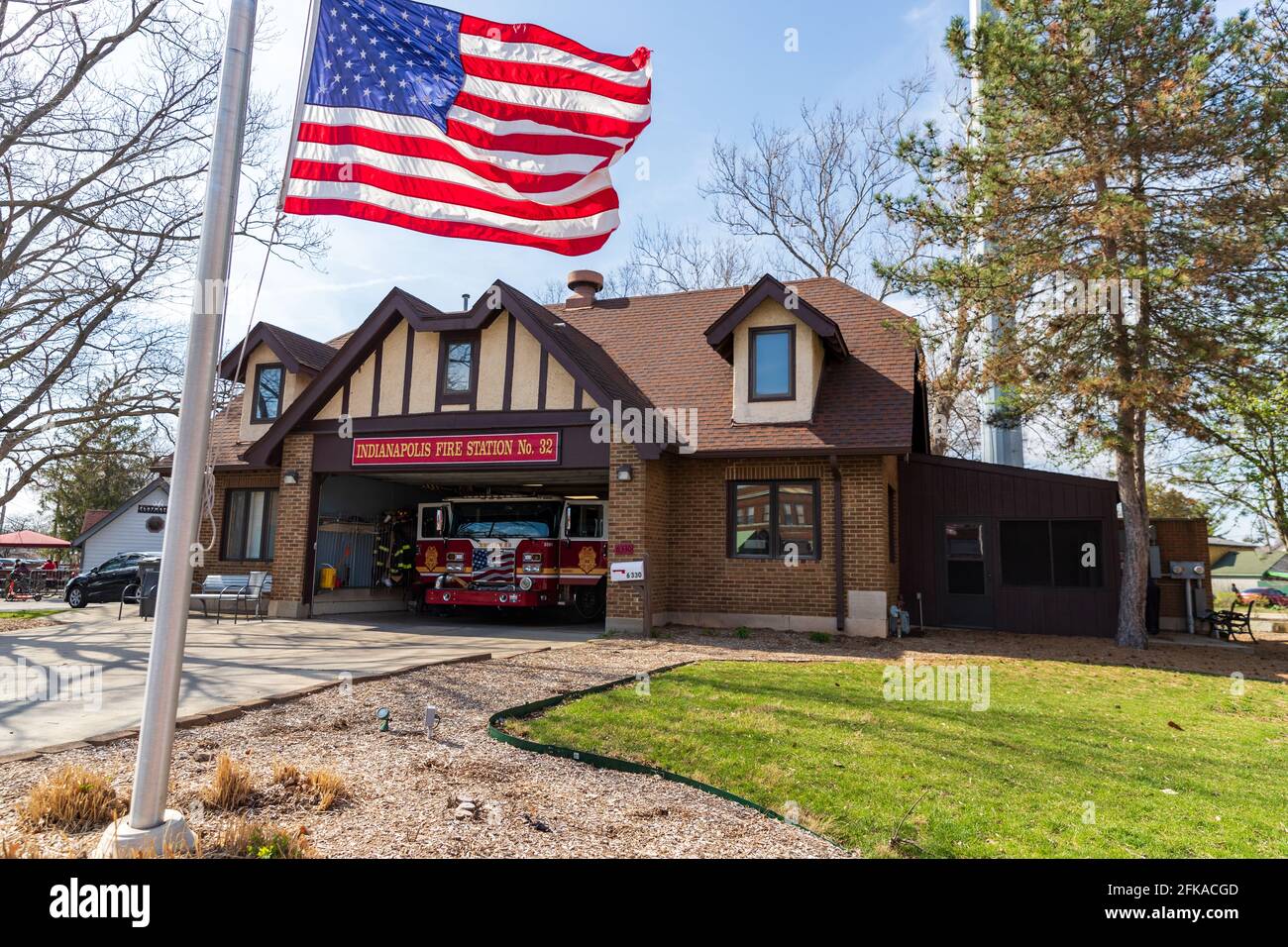 Indianapolis, IN - 30 marzo 2021: Stazione dei vigili del fuoco di Indianapolis n. 32 Broad Ripple, sul registro nazionale dei luoghi storici. Foto Stock