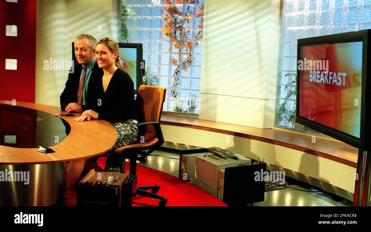 PHOTOCALL PER I PRESENTATORI DEL NUOVO SHOW MATTUTINO DELLA BBC CHIAMATO 'BREAKFAST' CHE SOSTITUIRÀ 'BREAKFAST NEWS'. FOTO SCATTATE SUL SET.JEREMY BOWEN E SOPHIE RAWORTH (VISTO IN PIC) SONO TRA I TEAM, E PRESENTERANNO LO SPETTACOLO DAL LUNEDÌ AL GIOVEDÌ Foto Stock