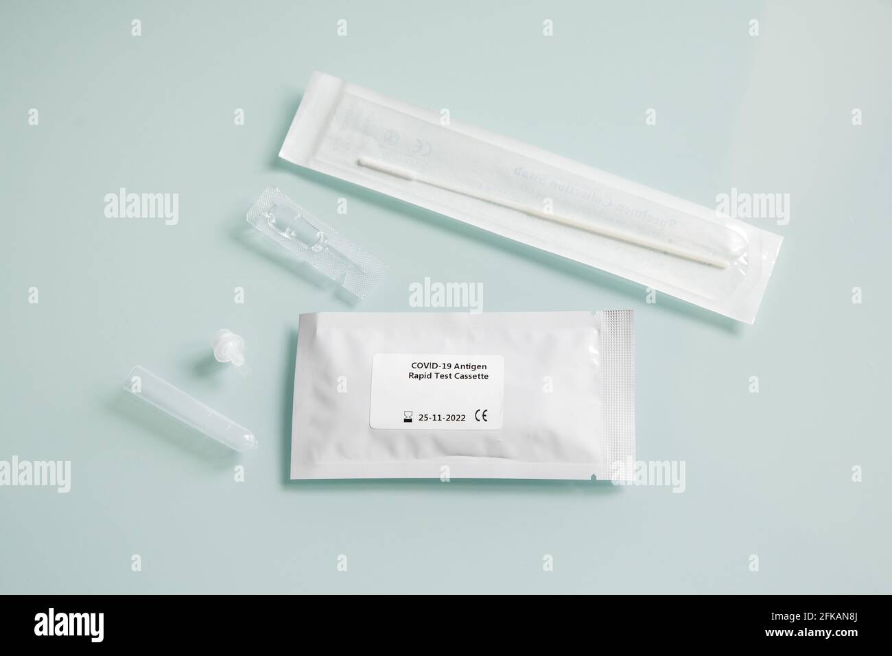 Set di test rapido per antigene Covid 19. Concetto di assistenza medica Foto Stock