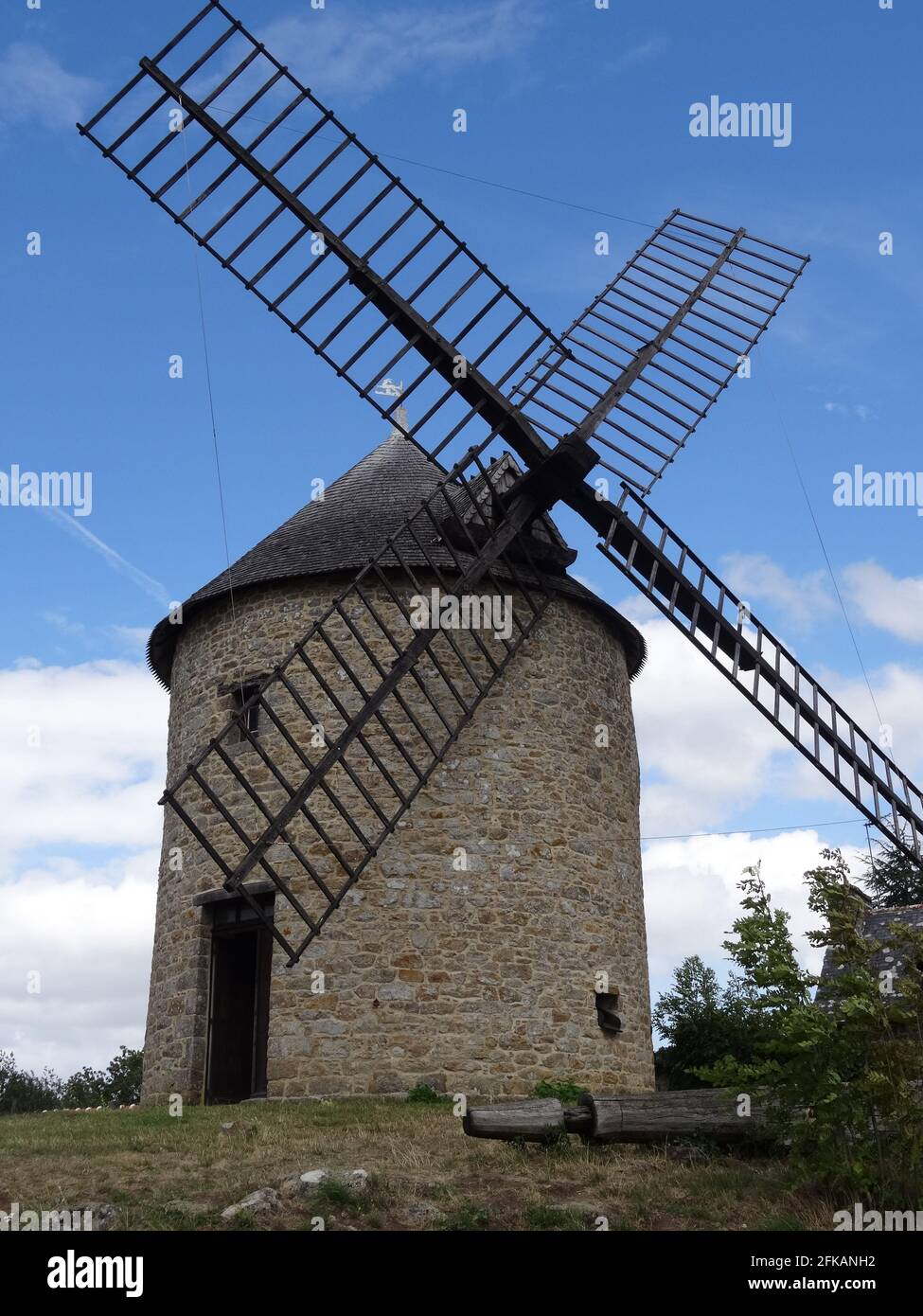 Francia, moulin à vent sur le Mont Dol de Bretagne Foto Stock