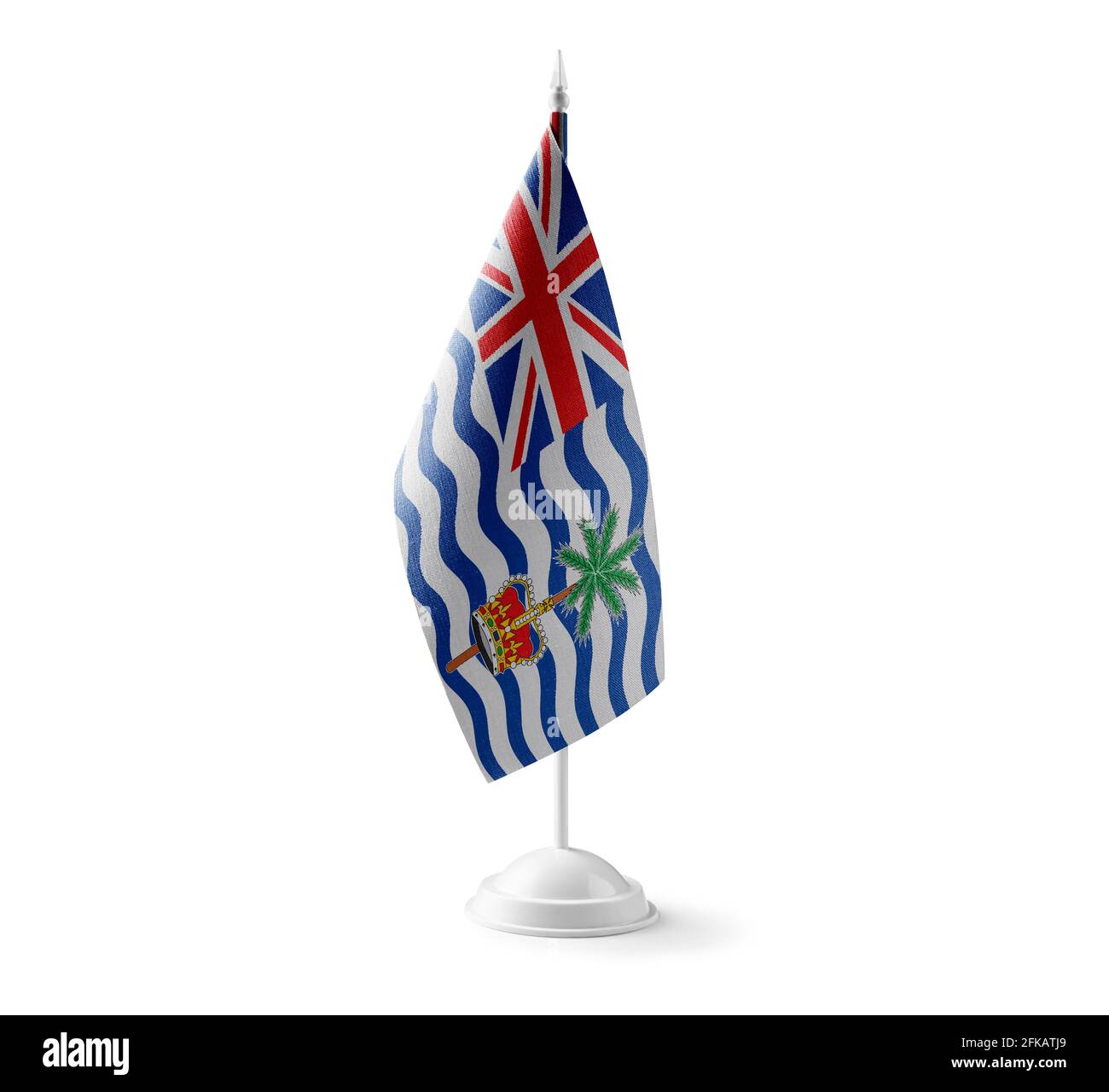 Piccola bandiera nazionale del territorio britannico dell'Oceano Indiano su uno sfondo bianco Foto Stock