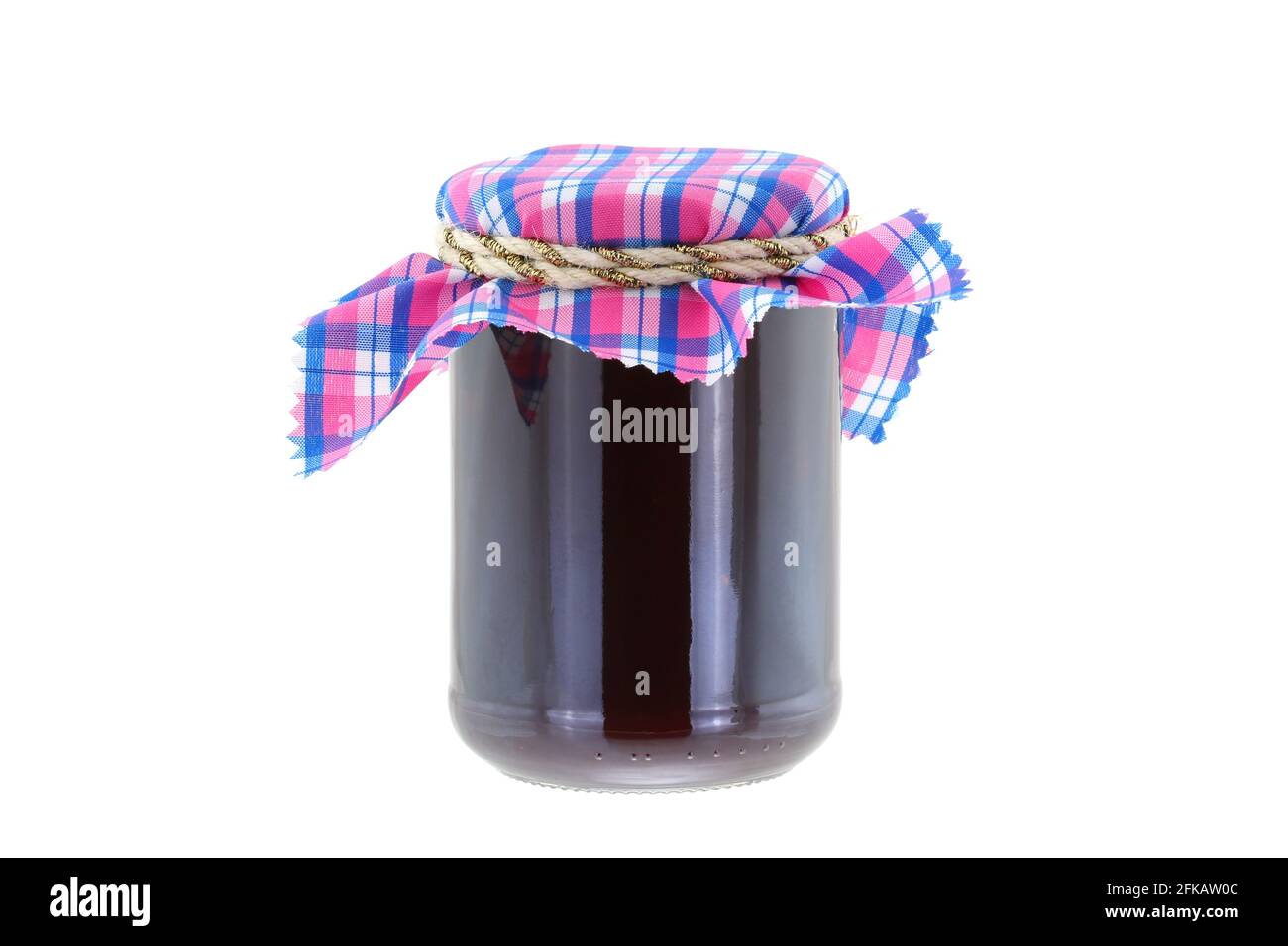 Un vasetto di marmellata di lamponi con timo, isolato su sfondo bianco Foto Stock