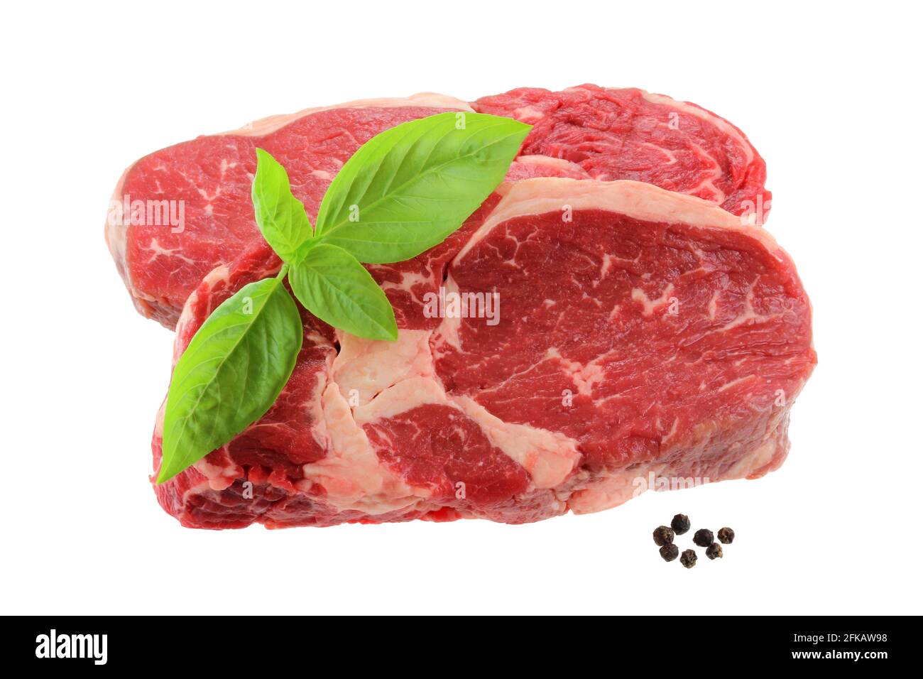 Un taglio di carne dalla parte posteriore : bistecca di Sirloin fresca, isolata su sfondo bianco Foto Stock