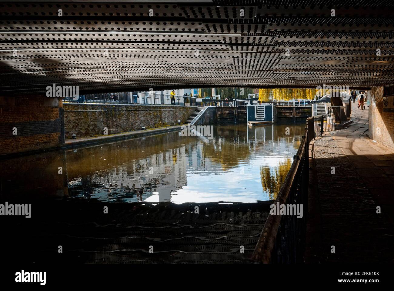 Camden Lock sul Regent's Canal, Camden Town, Londra, Inghilterra Foto Stock