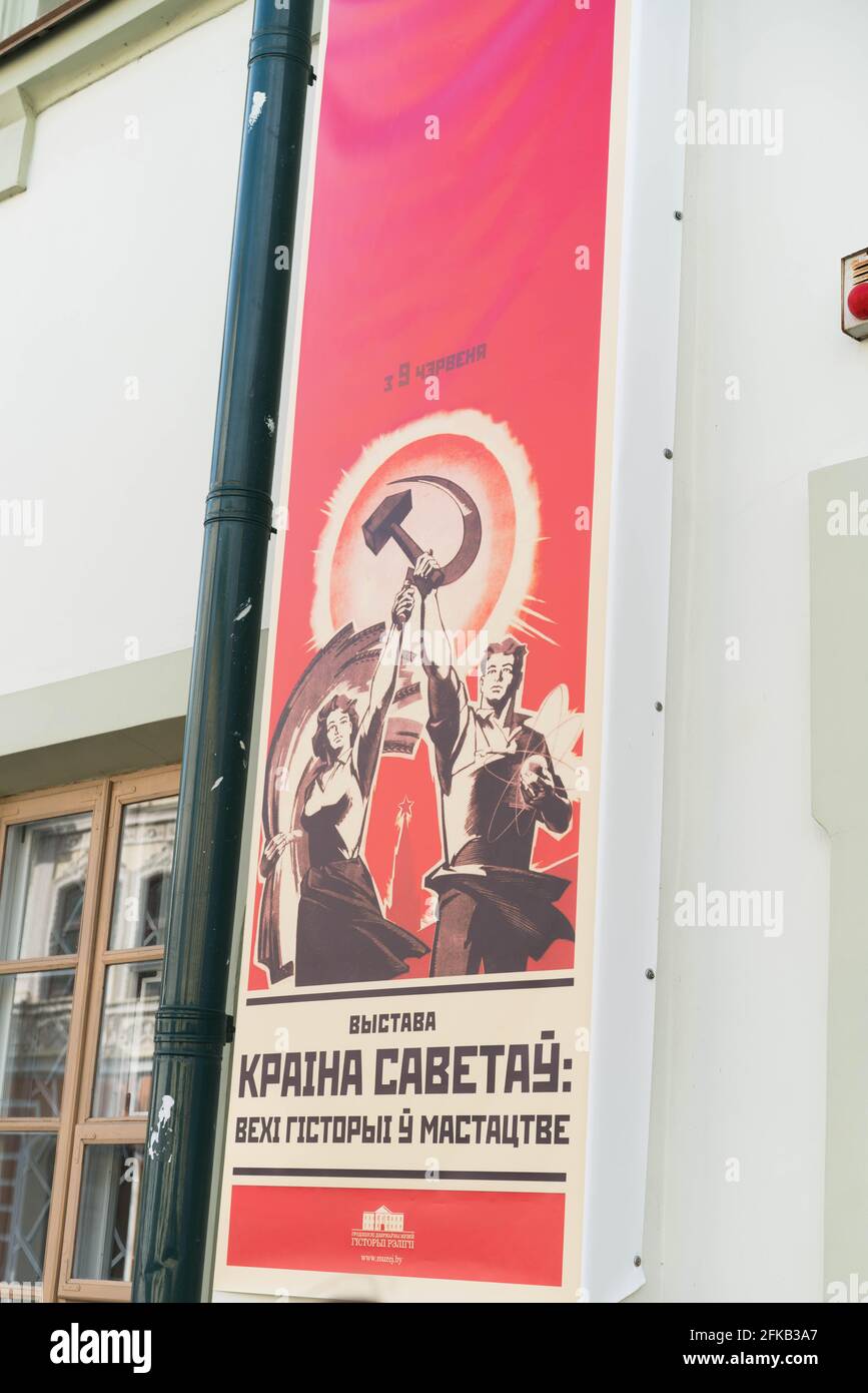 Grodno, Bielorussia - 2 settembre 2017: Poster rosso della mostra a Grodno. Foto Stock