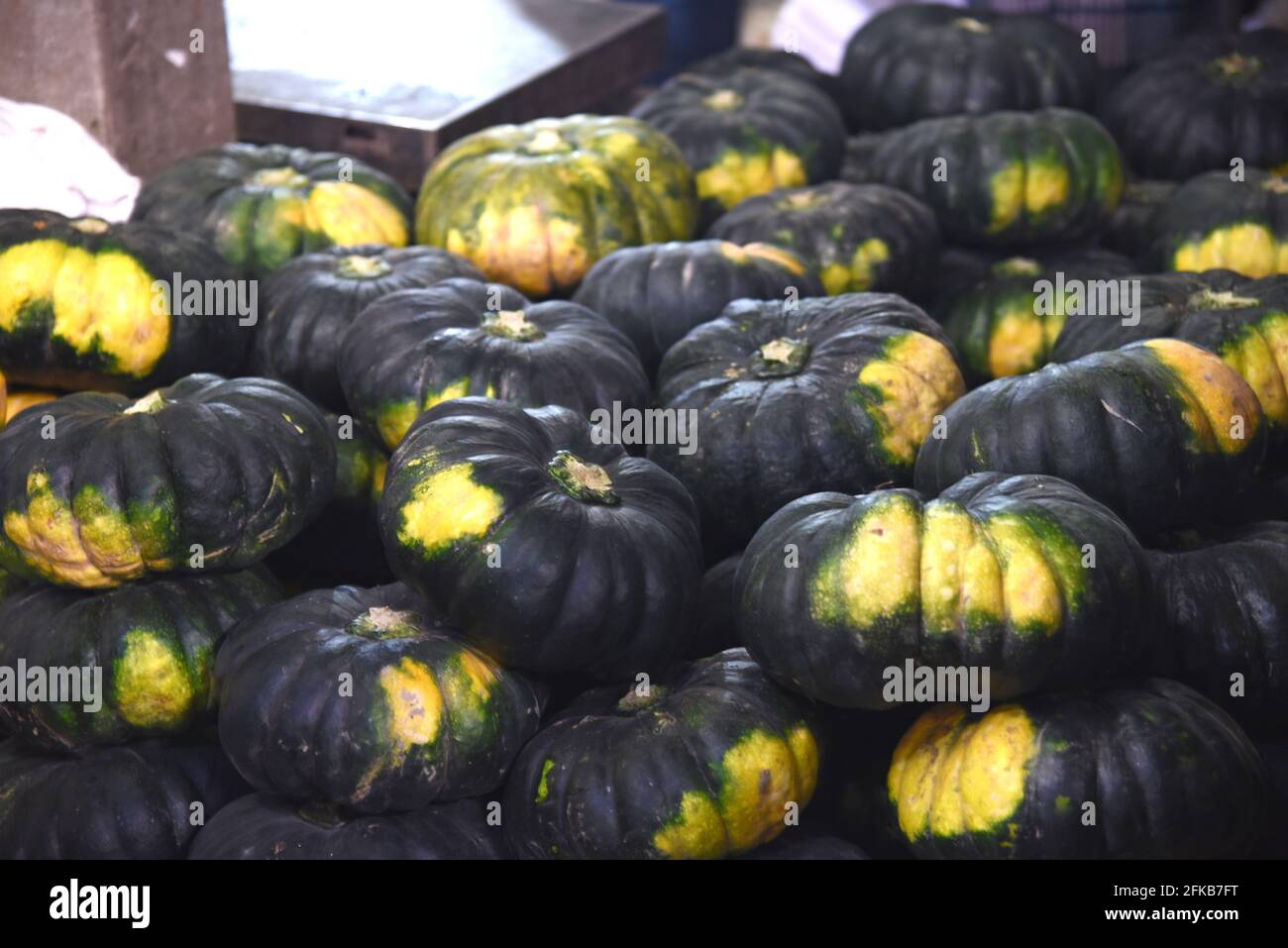 verdure di zucca verde fresche e naturali Foto Stock