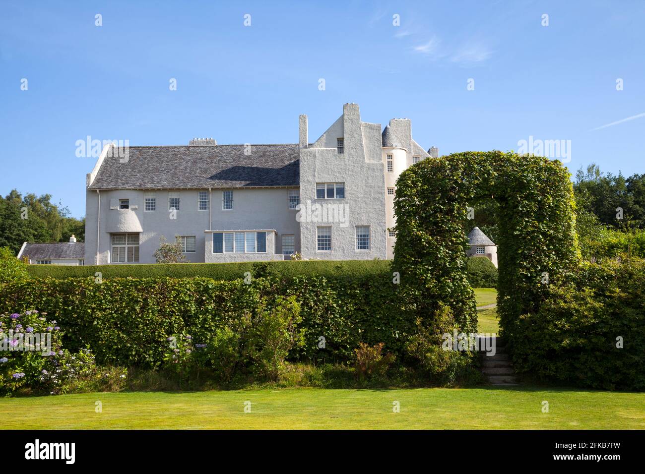 Charles Rennie Mackintosh ha progettato Hill House a Helensburgh, Scozia. Aperto al pubblico sotto il National Trust for Scotland. Foto Stock