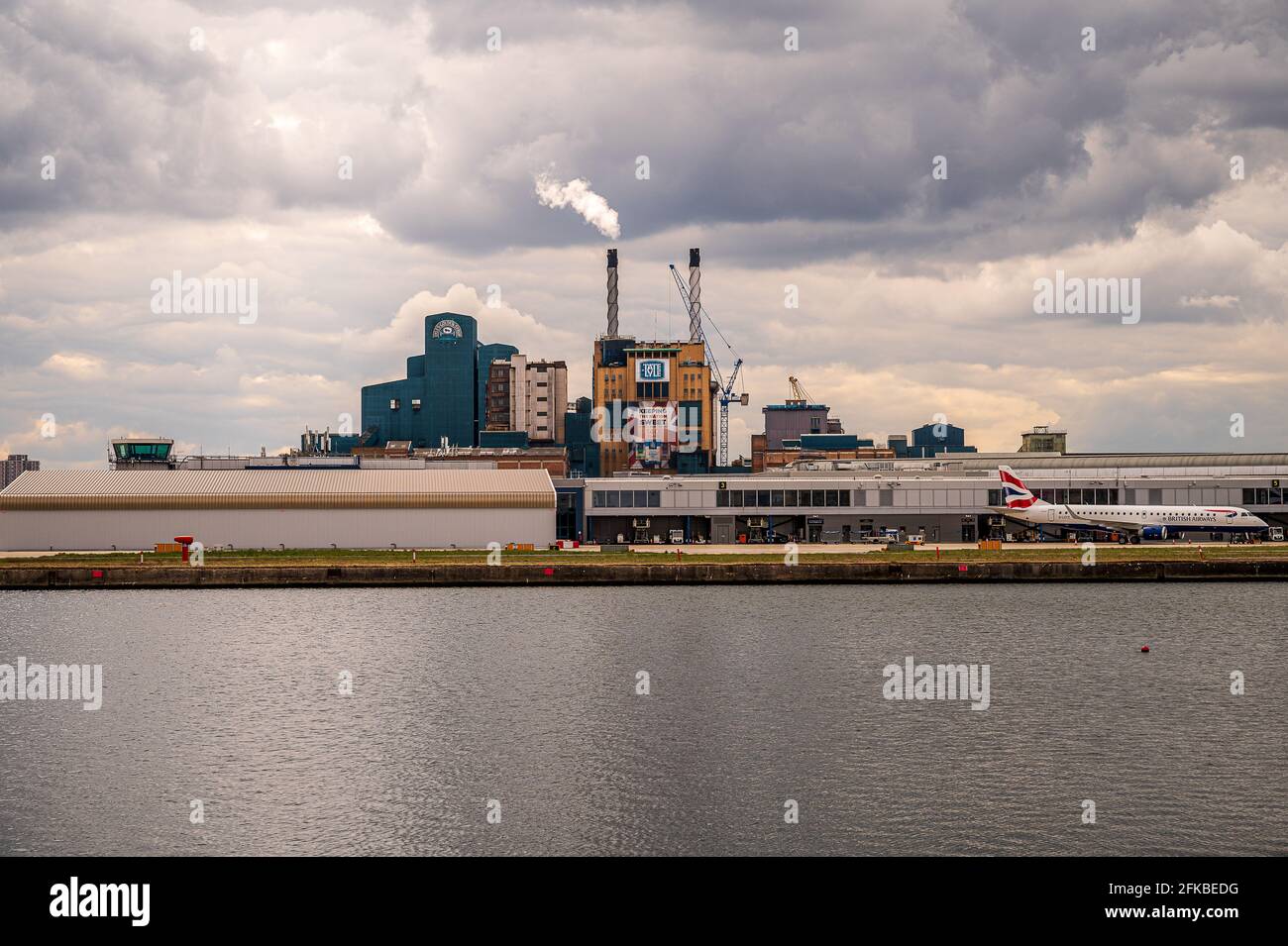 Una passeggiata intorno al Royal Albert Dock, Londra Est, Inghilterra Foto Stock
