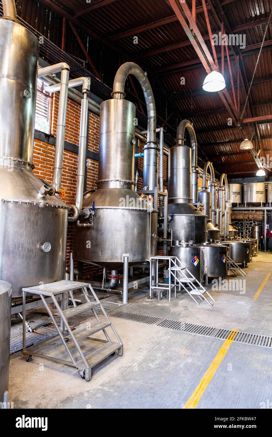 Distilleria nella fabbrica di Tequila la Cofria, patrimonio dell'umanità dell'UNESCO, Tequila, Jalisco, Messico, Nord America Foto Stock