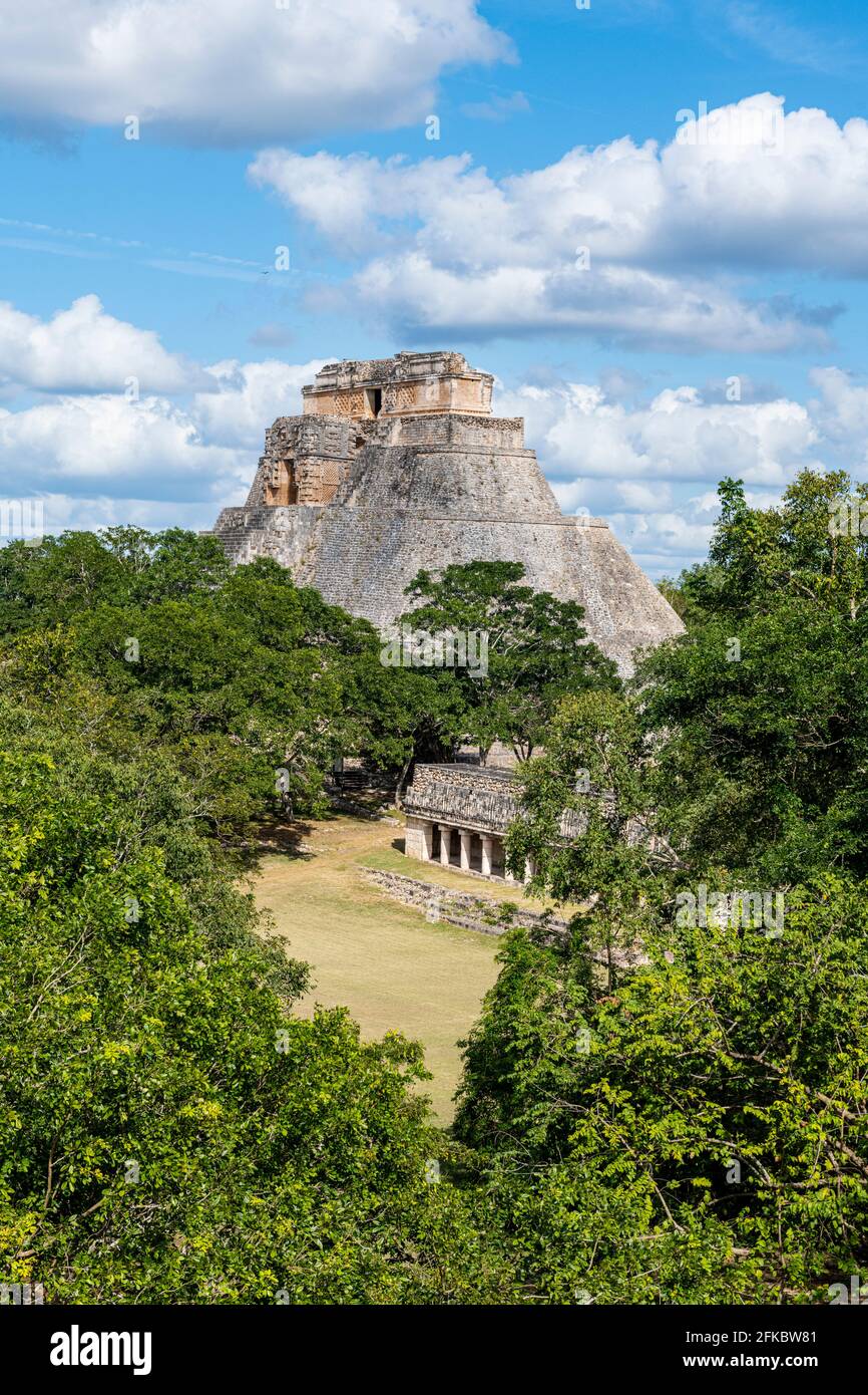Le rovine Maya di Uxmal, patrimonio dell'umanità dell'UNESCO, Yucatan, Messico, Nord America Foto Stock