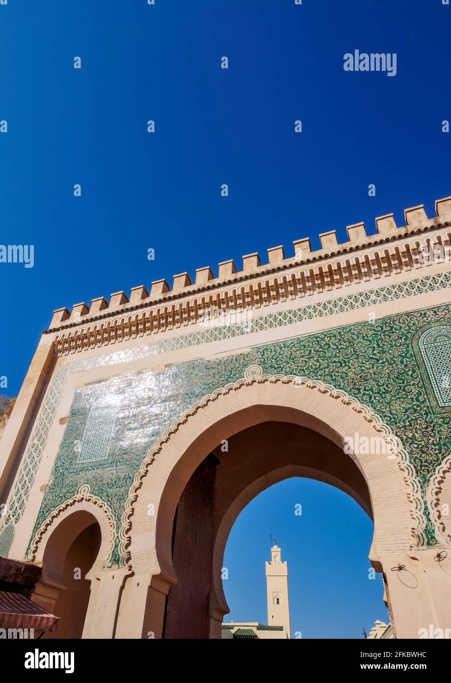 Bab Bou Jeloud porta alla vecchia Medina di Fes, regione di Fez-Meknes, Marocco, Nord Africa, Africa Foto Stock