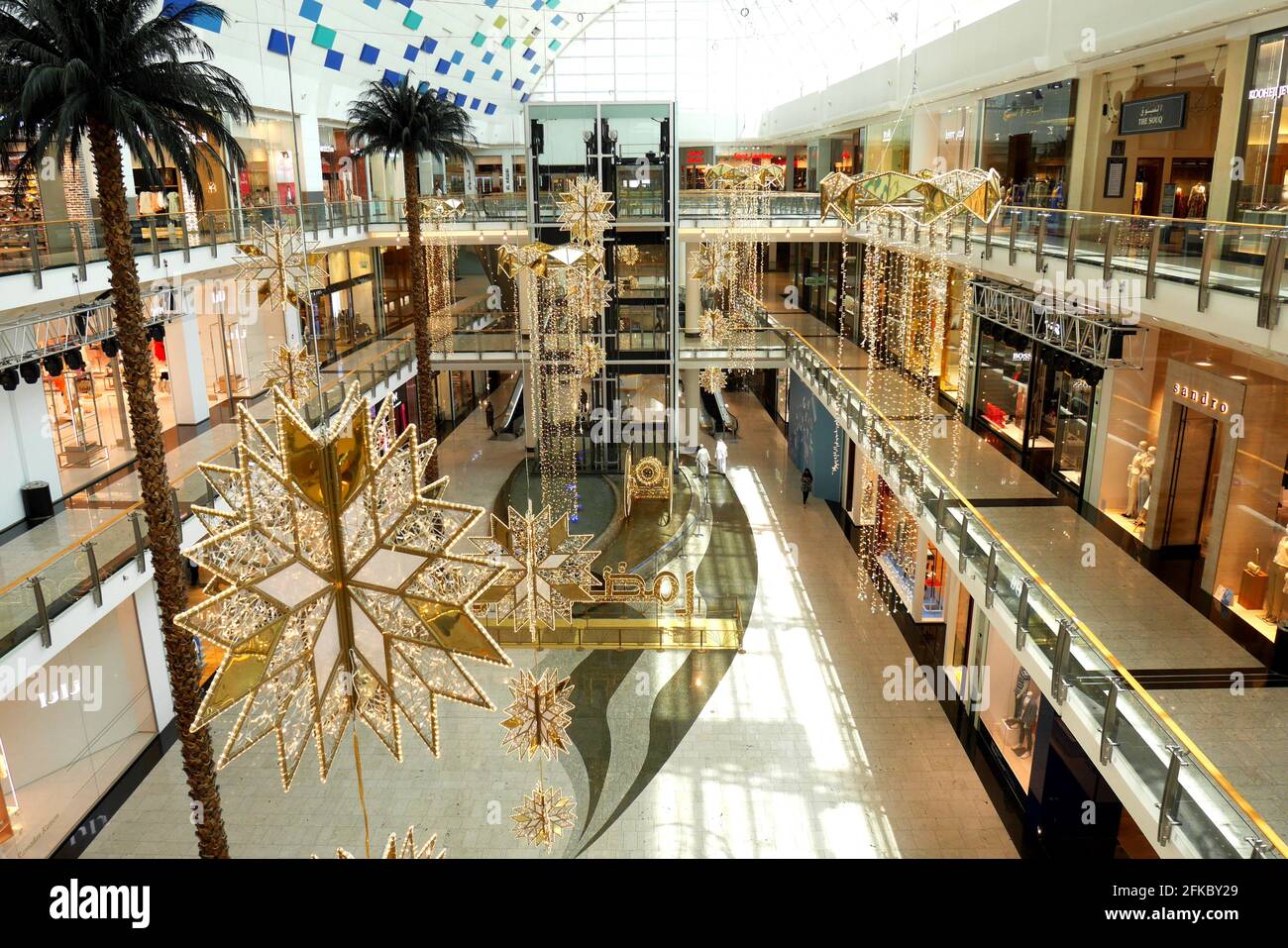 All'interno del centro commerciale City Center durante il mese santo del Ramadan, con decorazioni Ramadan, Regno del Bahrain Foto Stock