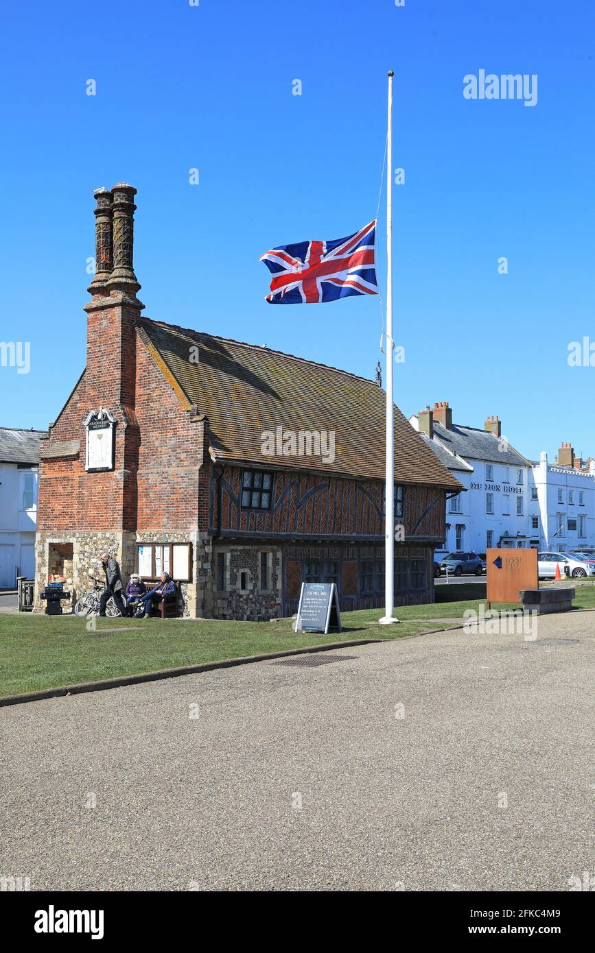 Il legno cinquecentesco incorniciato Moot Hall, che ospita il Museo di Aldeburgh, in Market Cross Place, a Suffolk, East Anglia, Regno Unito Foto Stock