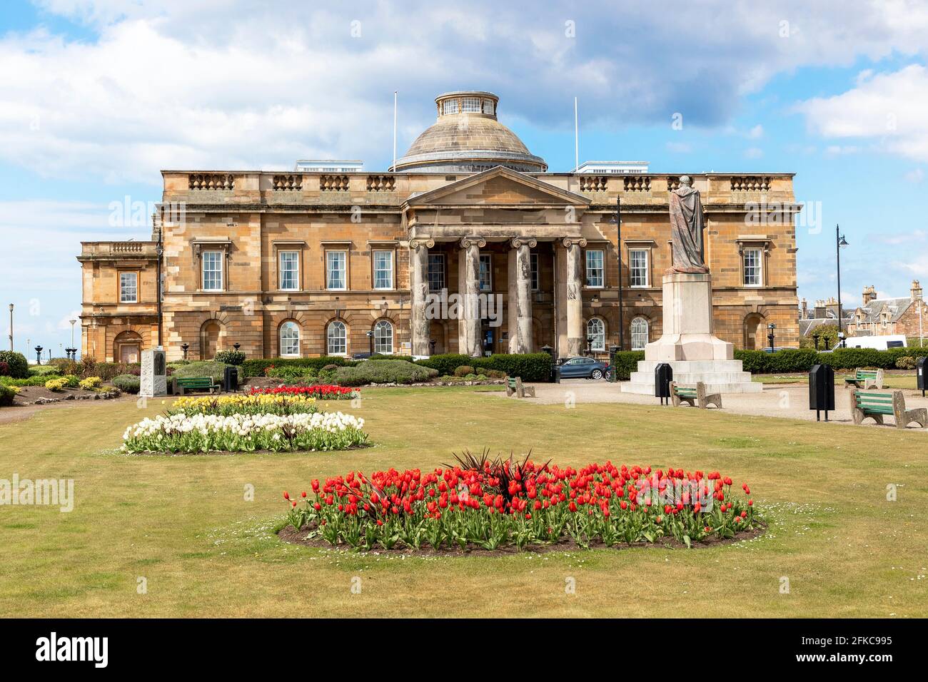 Sheriff Courthouse, visto da Wellington Square, Ayr., Scozia, Regno Unito. Il tribunale è costruito nel XIX secolo dall'architetto Robert Wallace Foto Stock