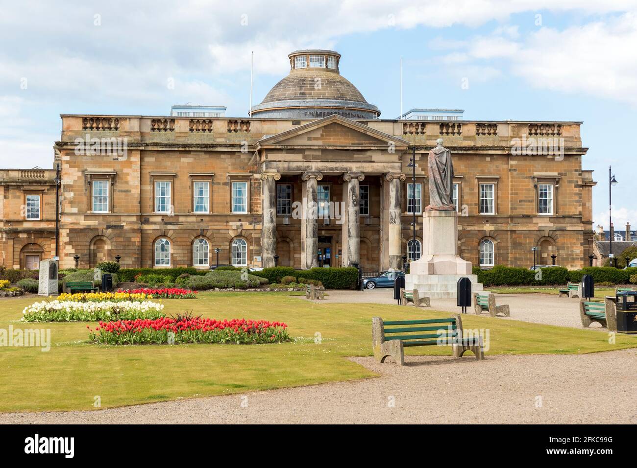 Sheriff Courthouse, visto da Wellington Square, Ayr., Scozia, Regno Unito. Il tribunale è costruito nel XIX secolo dall'architetto Robert Wallace Foto Stock