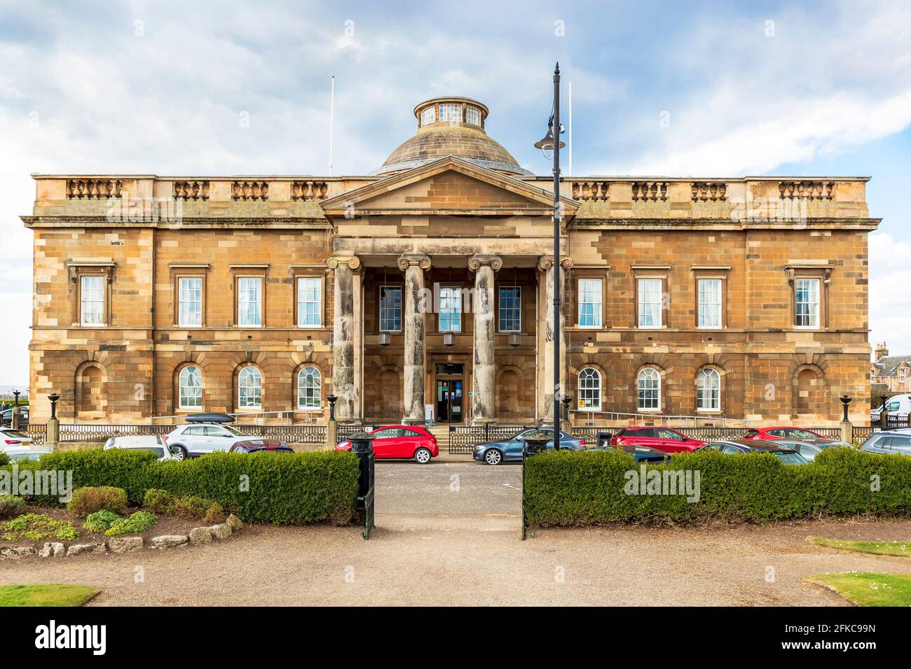 Sheriff Courthouse, visto da Wellington Square, Ayr., Scozia, Regno Unito. Il tribunale è costruito nel XIX secolo dall'architetto Robert Wallace Foto Stock