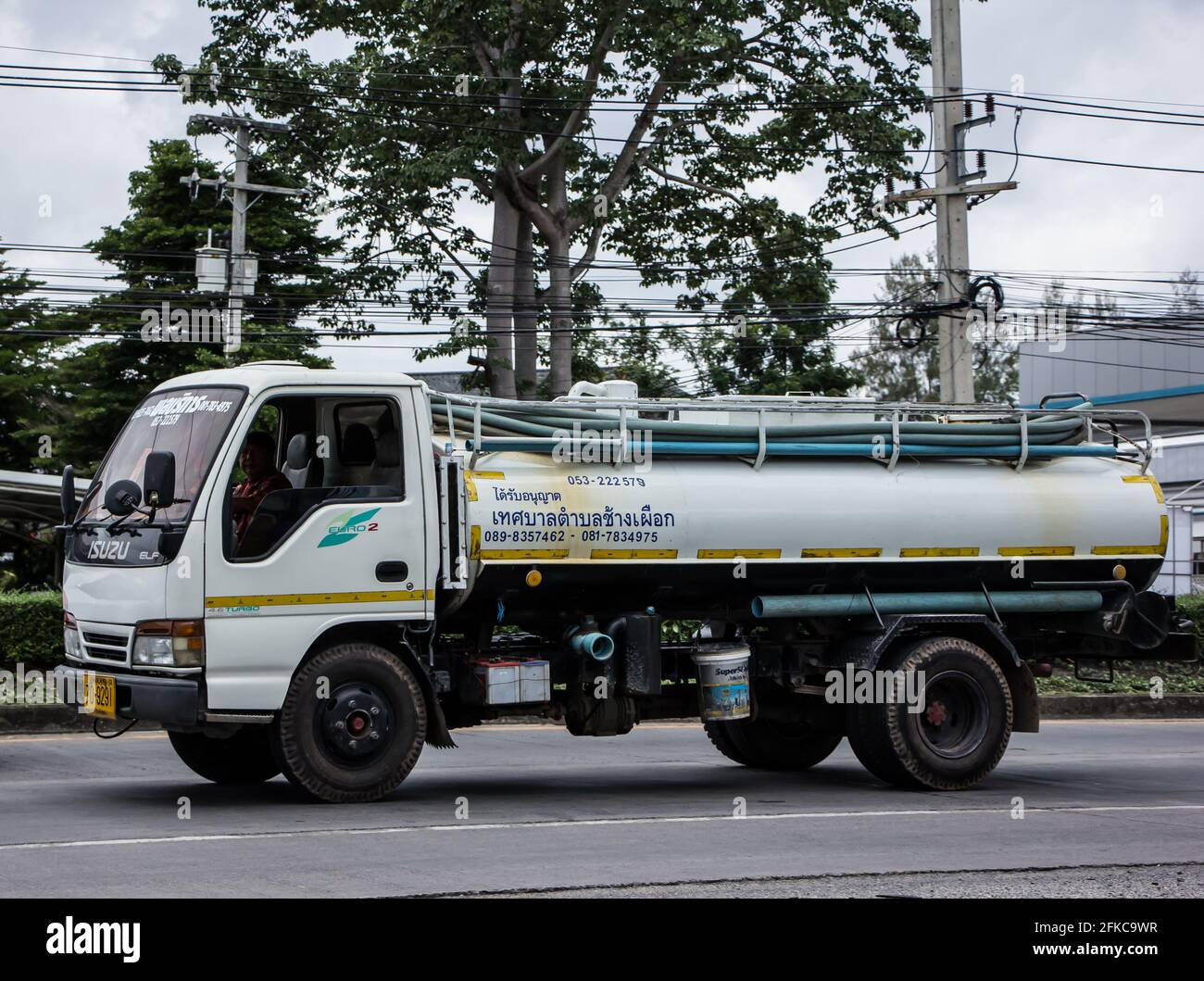 Chiangmai, Thailandia - Marzo 16 2021: Privato di fogna camion. Foto sulla strada n.121 a circa 8 km dal centro di Chiangmai, thailandia. Foto Stock