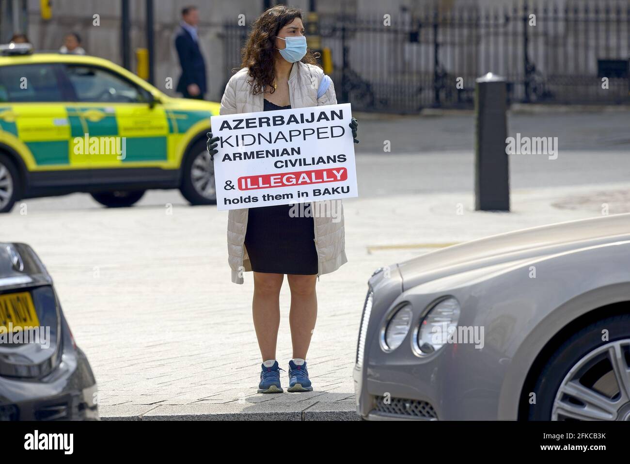 Londra, Regno Unito. Aprile 30 2021: Manifestanti in Trafalgar Square campagna contro il trattamento dei prigionieri di guerra armeni e civili da parte delle forze dell'Azerbaigian Credit: Phil Robinson/Alamy Live News Foto Stock