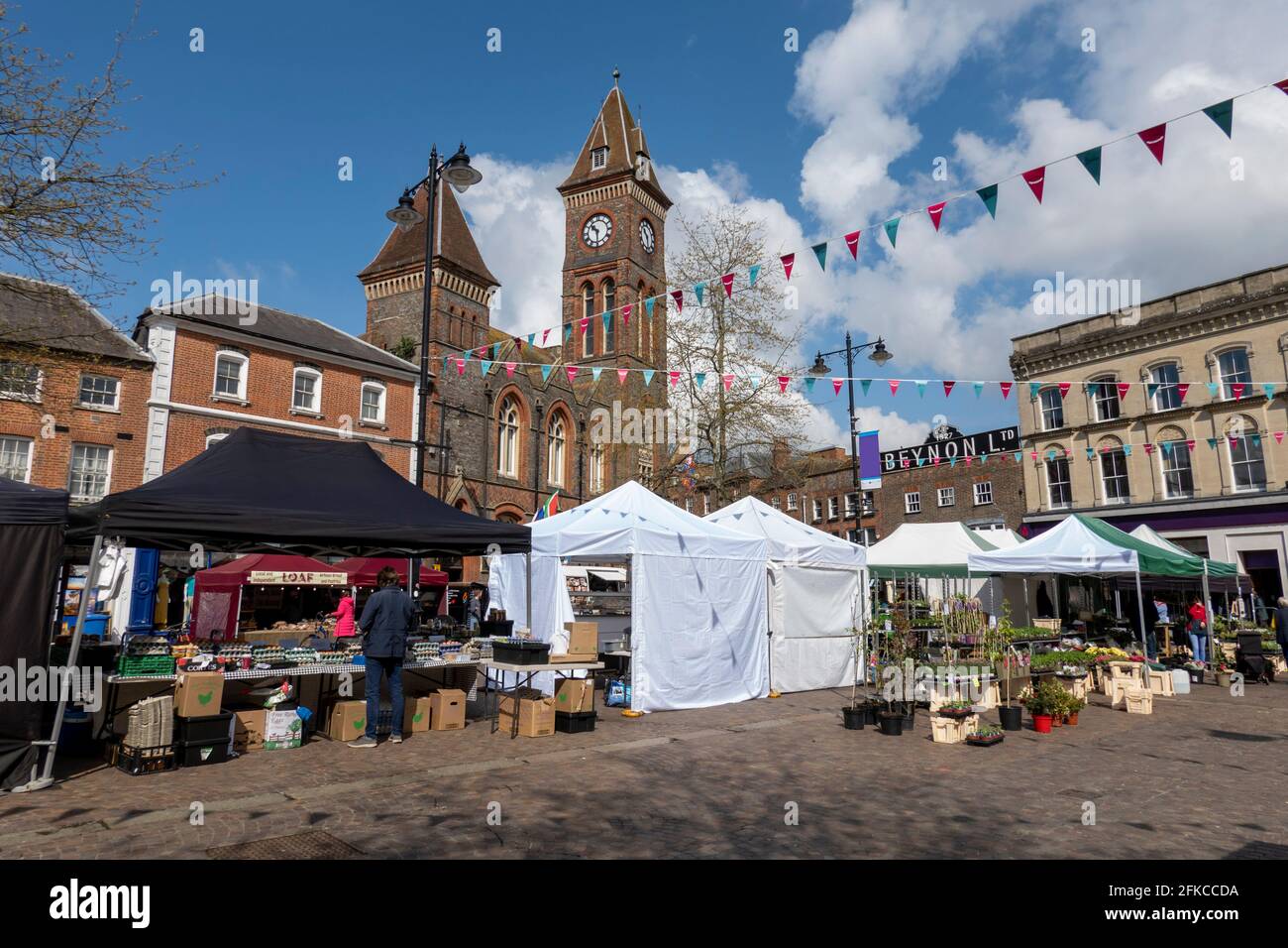 Giovedi mattina mercato nel Market Place, Newbury, West Berkshire, Inghilterra, Regno Unito, Europa Foto Stock