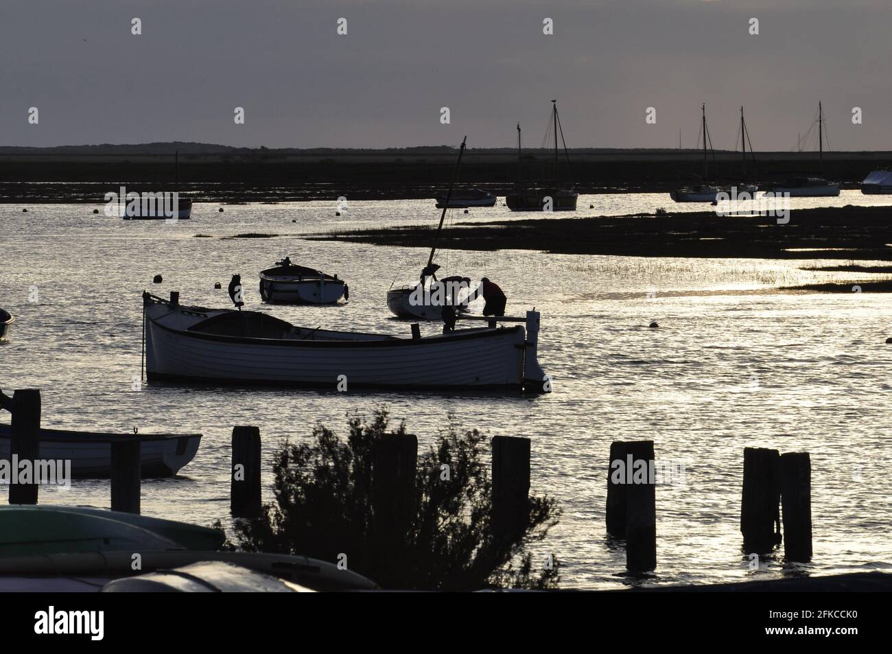 Serata a Burnham Overy Staithe, Norfolk settentrionale, Inghilterra, Regno Unito. Foto Stock