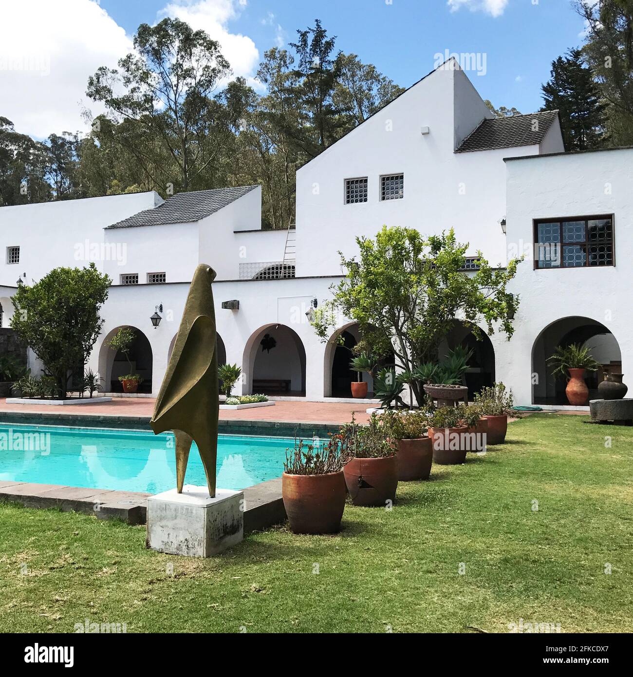 La casa del pittore ecuadoriano Oswaldo Guayasamin è stata progettata e costruita per la sua grande collezione di dipinti, ed è ora un museo a Quito, Ecuador. Foto Stock