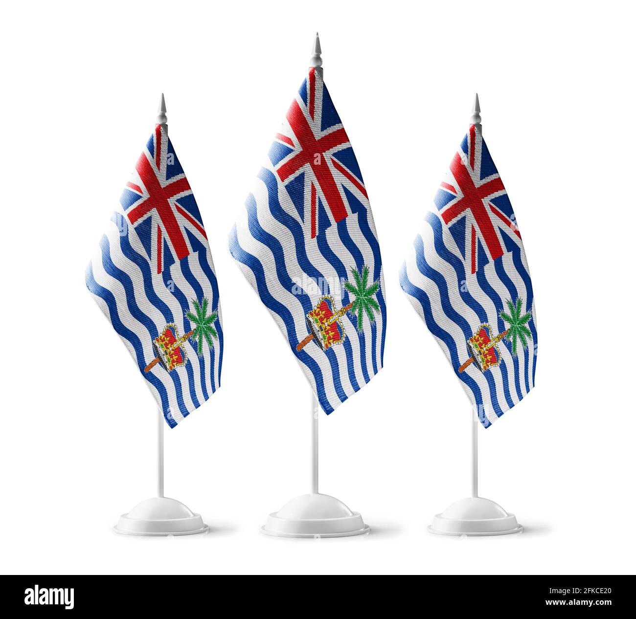 Piccole bandiere nazionali del territorio britannico dell'Oceano Indiano sopra uno sfondo bianco Foto Stock