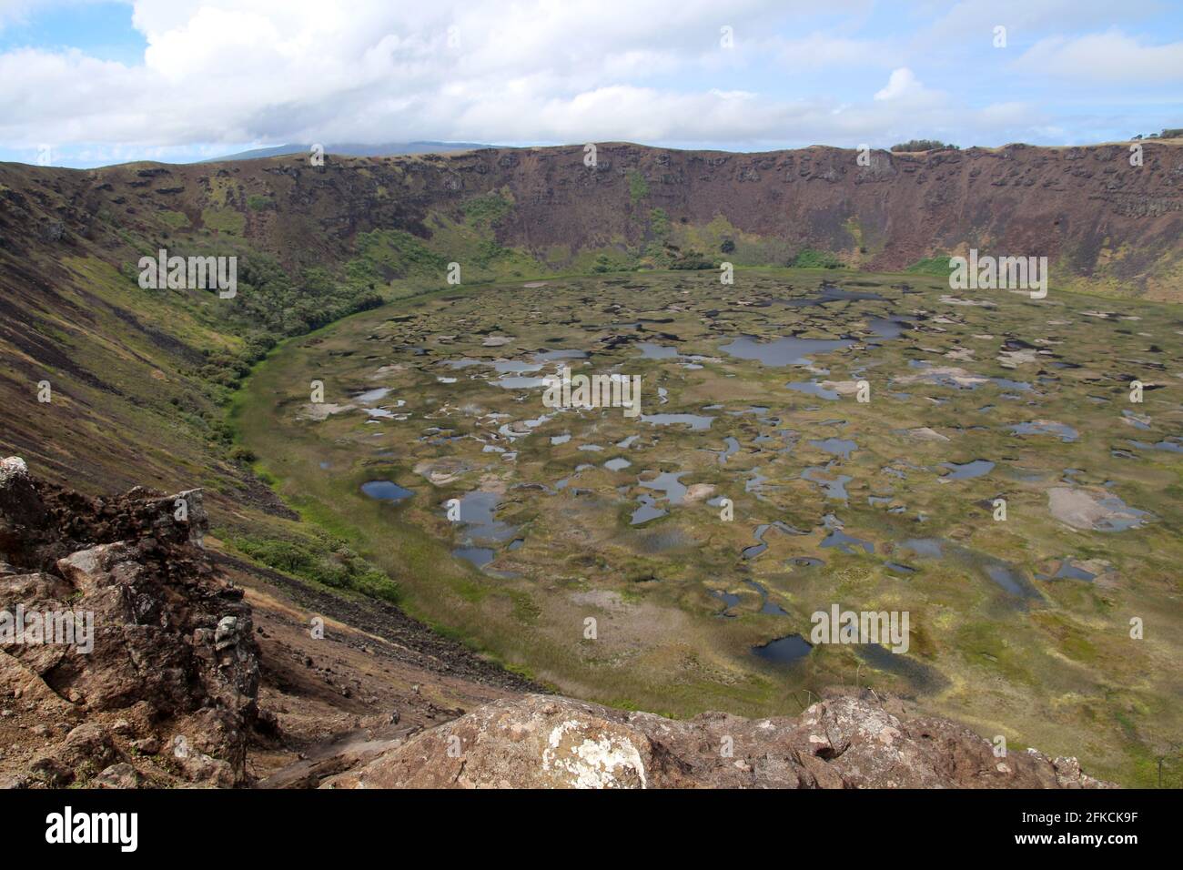 Caldera del vulcano Rano Kau, Isola di Pasqua, Cile, Sud America Foto Stock