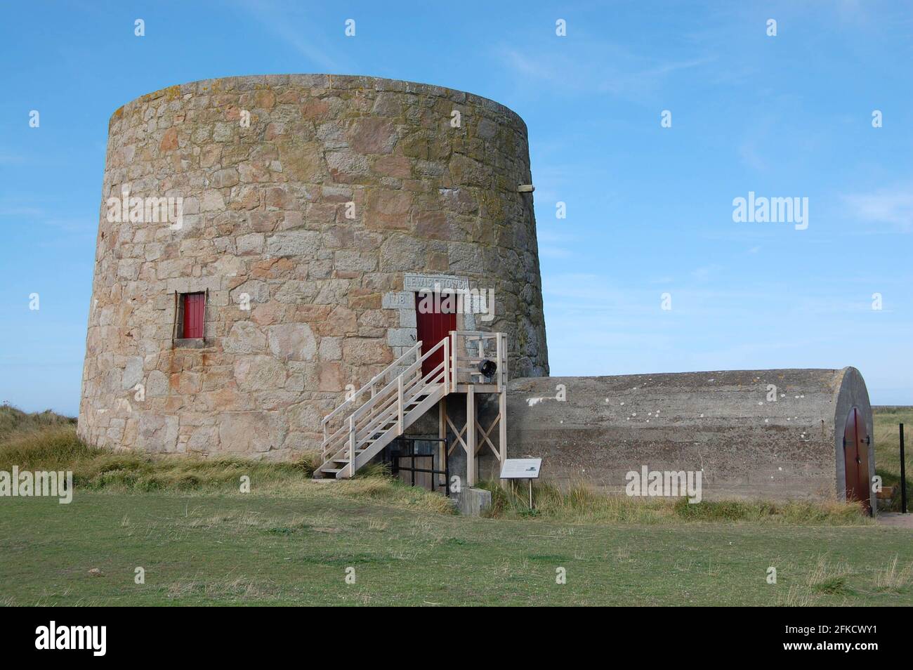 Jersey Lewis torre martello torre St Ouens Bay Les Laveurs colonnello Griffith Lewis Royal Engineers ha comandato legno passi di posto di osservazione Foto Stock