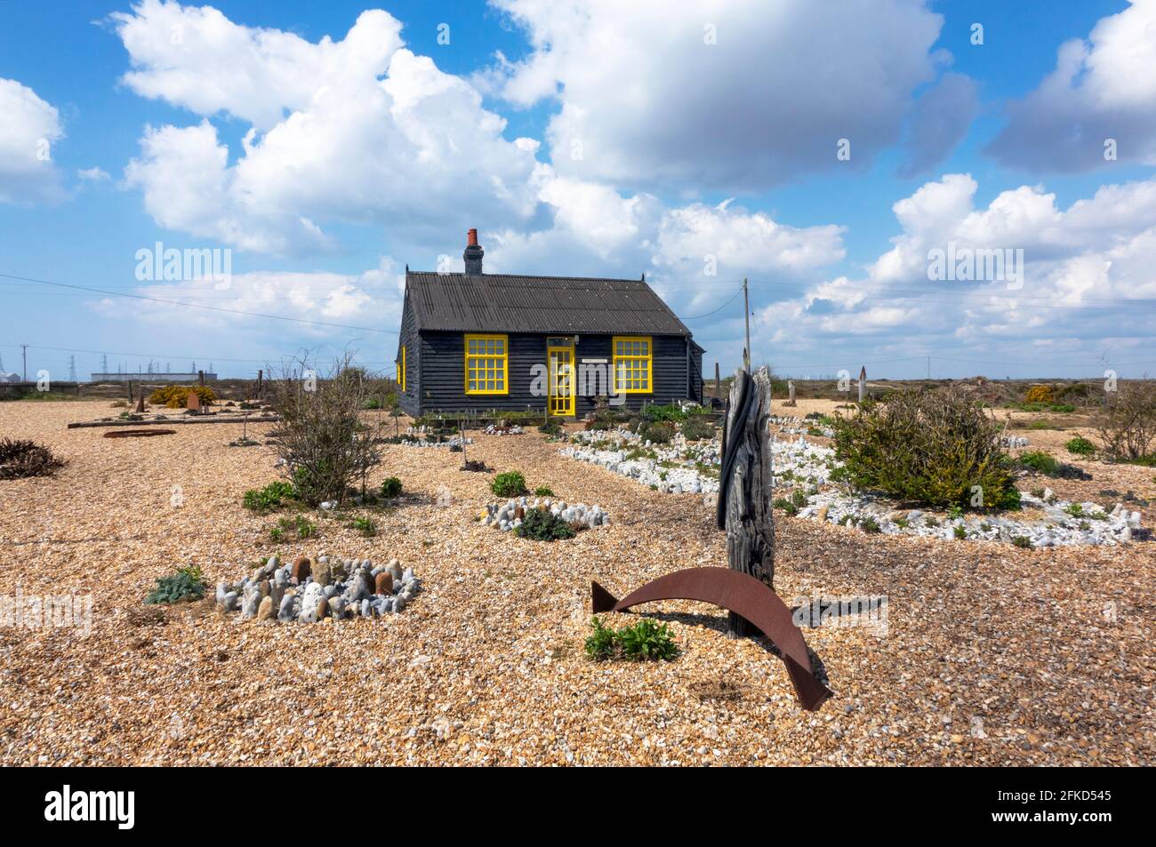 Prospect Cottage, Dungeness, il giardino di ghiaia creato dal regista Derek Jarman, Kent, Regno Unito Foto Stock