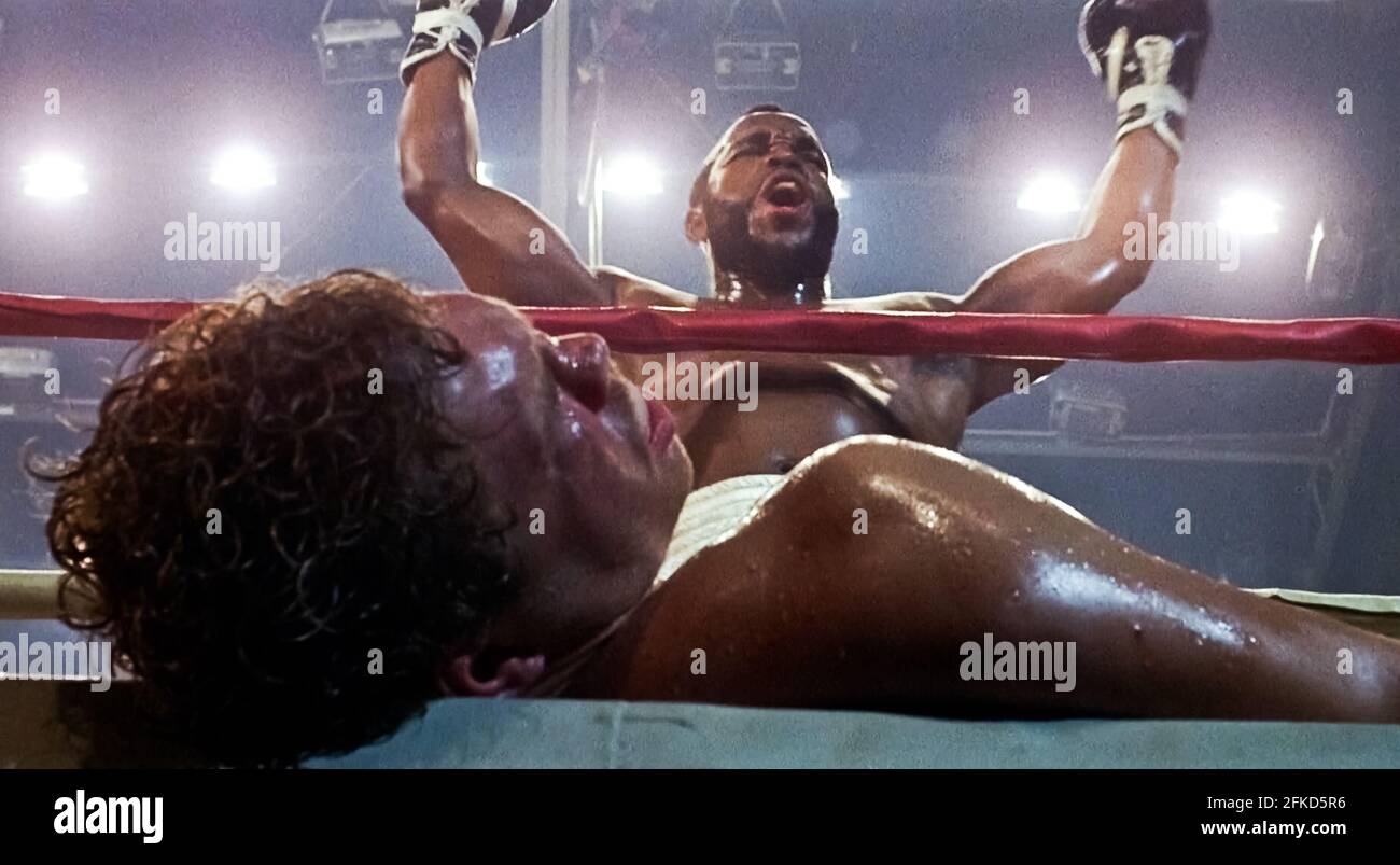 STATI UNITI. MR. T in una scena di (C) MGM/UA film: Rocky III (1982). Trama: Dopo aver vinto il titolo finale ed essere il campione del mondo, Rocky cade in una buca e si ritrova preso da un ex nemico. Rif: LMK110-J7064-290421 fornito da LMKMEDIA. Solo editoriale. Landmark Media non è il proprietario del copyright di queste foto di film o TV, ma fornisce un servizio solo per le prese di media riconosciute. pictures@lmkmedia.com Foto Stock