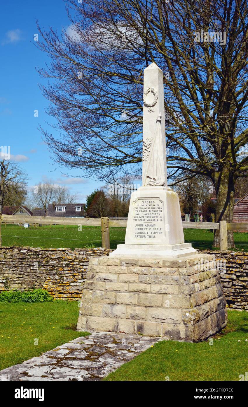 Memoriale di guerra nel villaggio Dorset di Tarrant Monkton Foto Stock